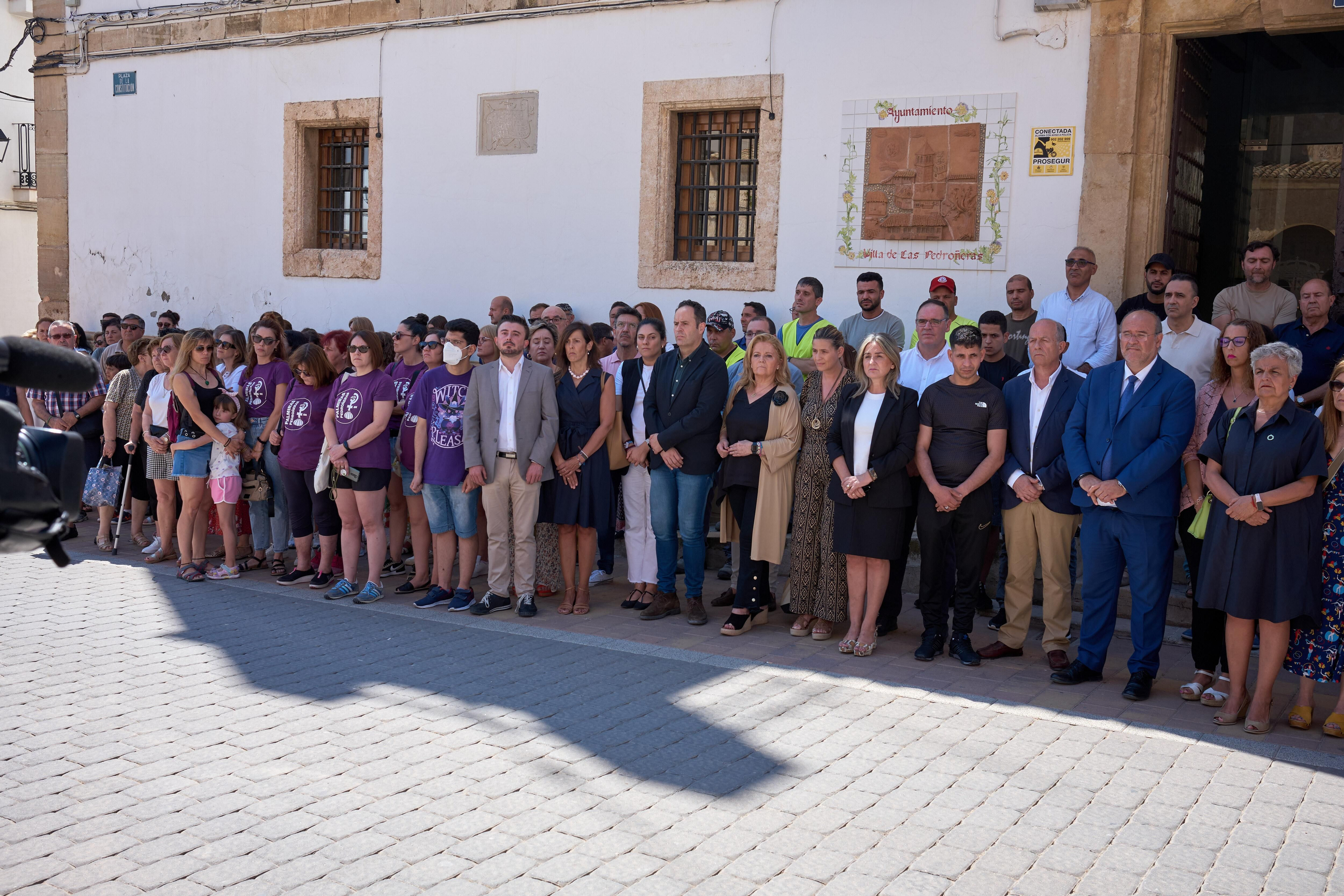 Minut de silenci en repulsa pels assassinats a Las Pedroñeras Minut de silenci en repulsa pels assassinats a Las Pedroñeras