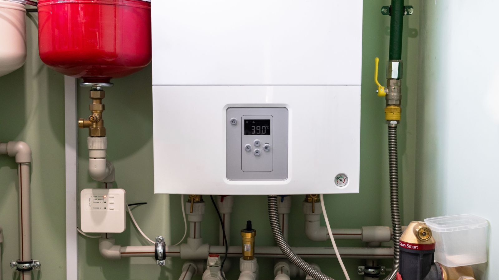 Imatge d'arxiu d'una caldera de gas en una vivenda