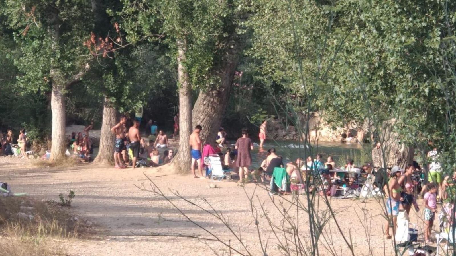 Banyistes al riu Túria