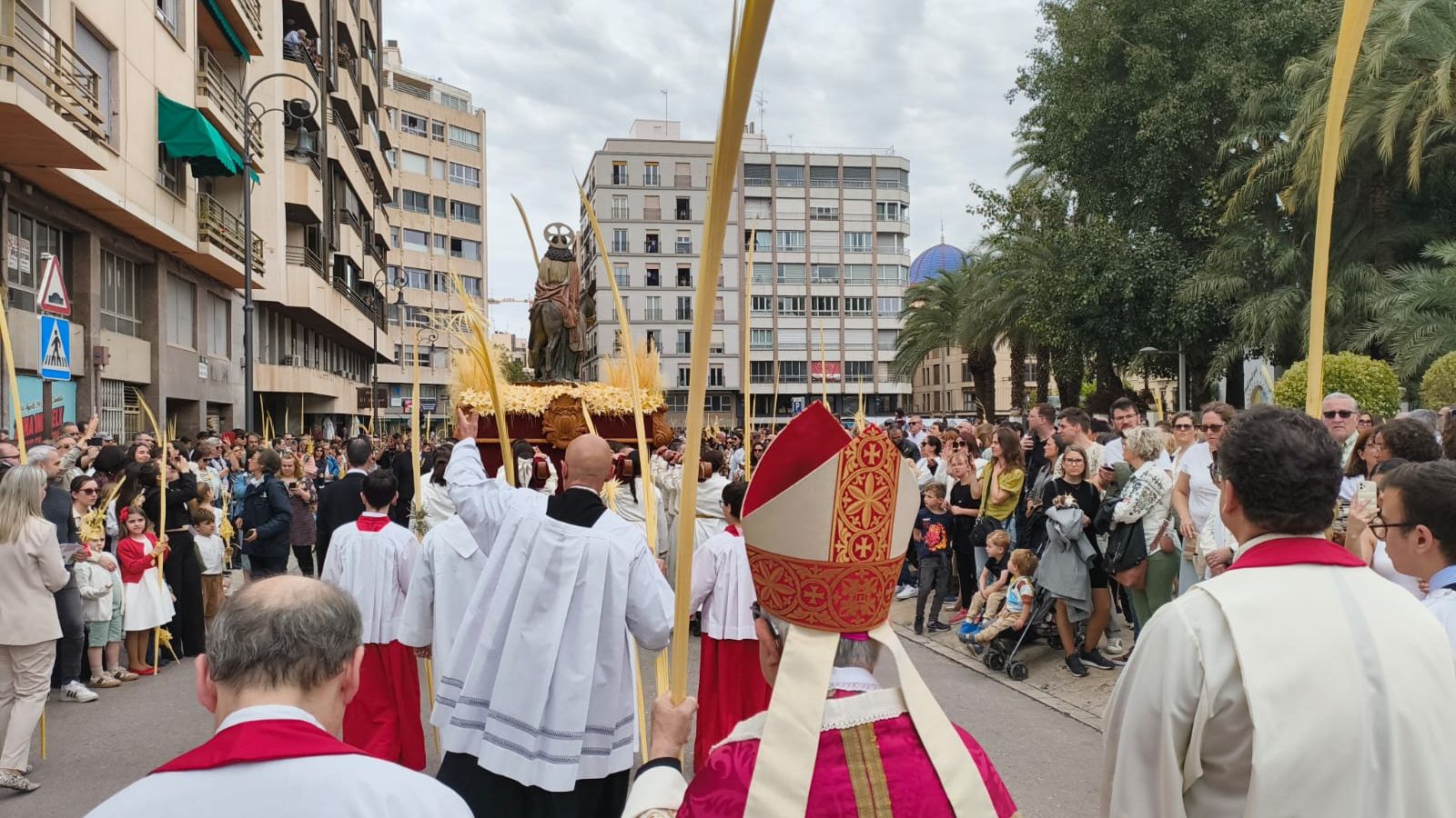 Imatge de la processó de les Palmes d'Elx d'este diumenge