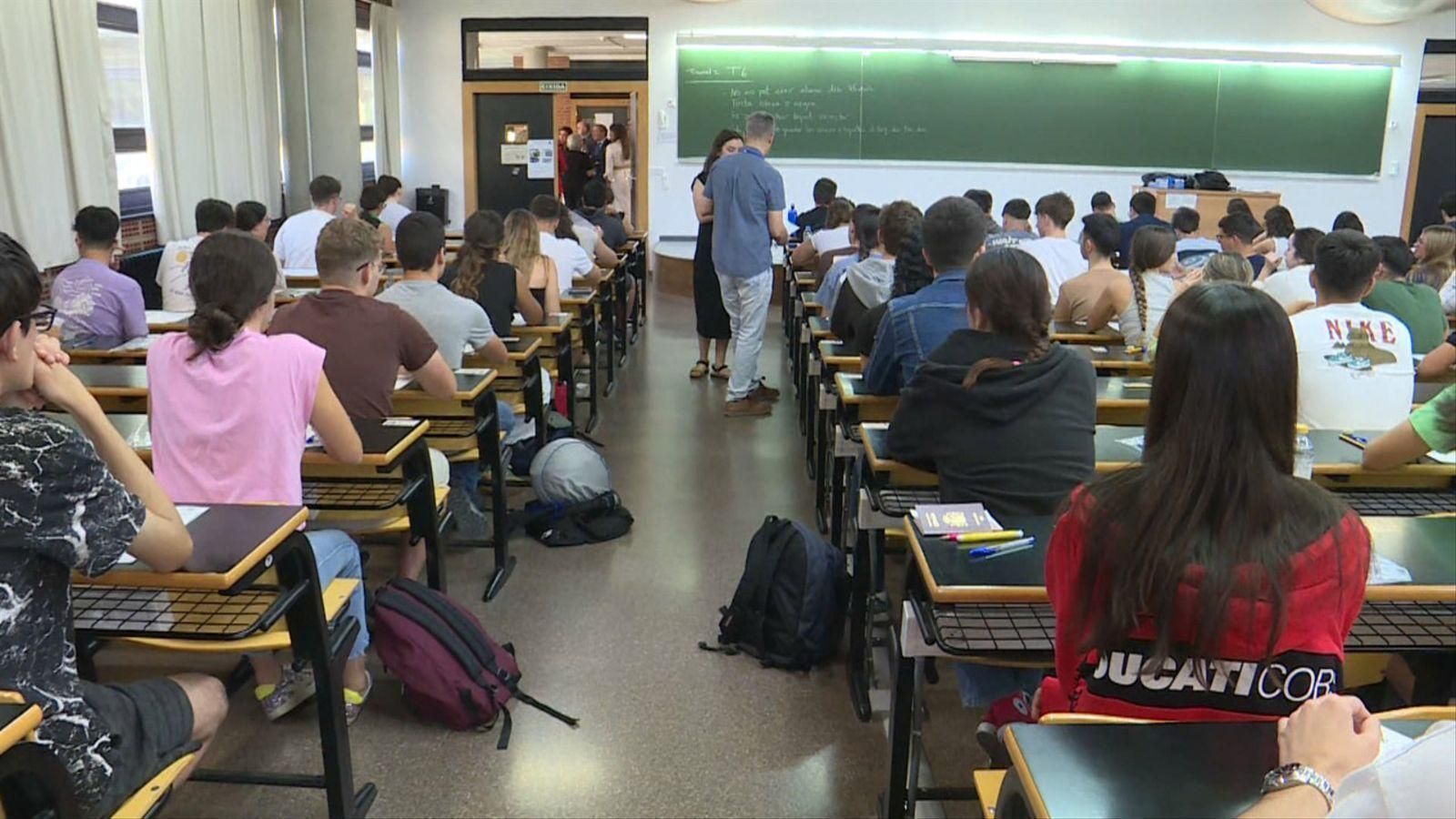 Imatge d'arxiu d'una aula universitària Imatge d'arxiu d'una aula universitària