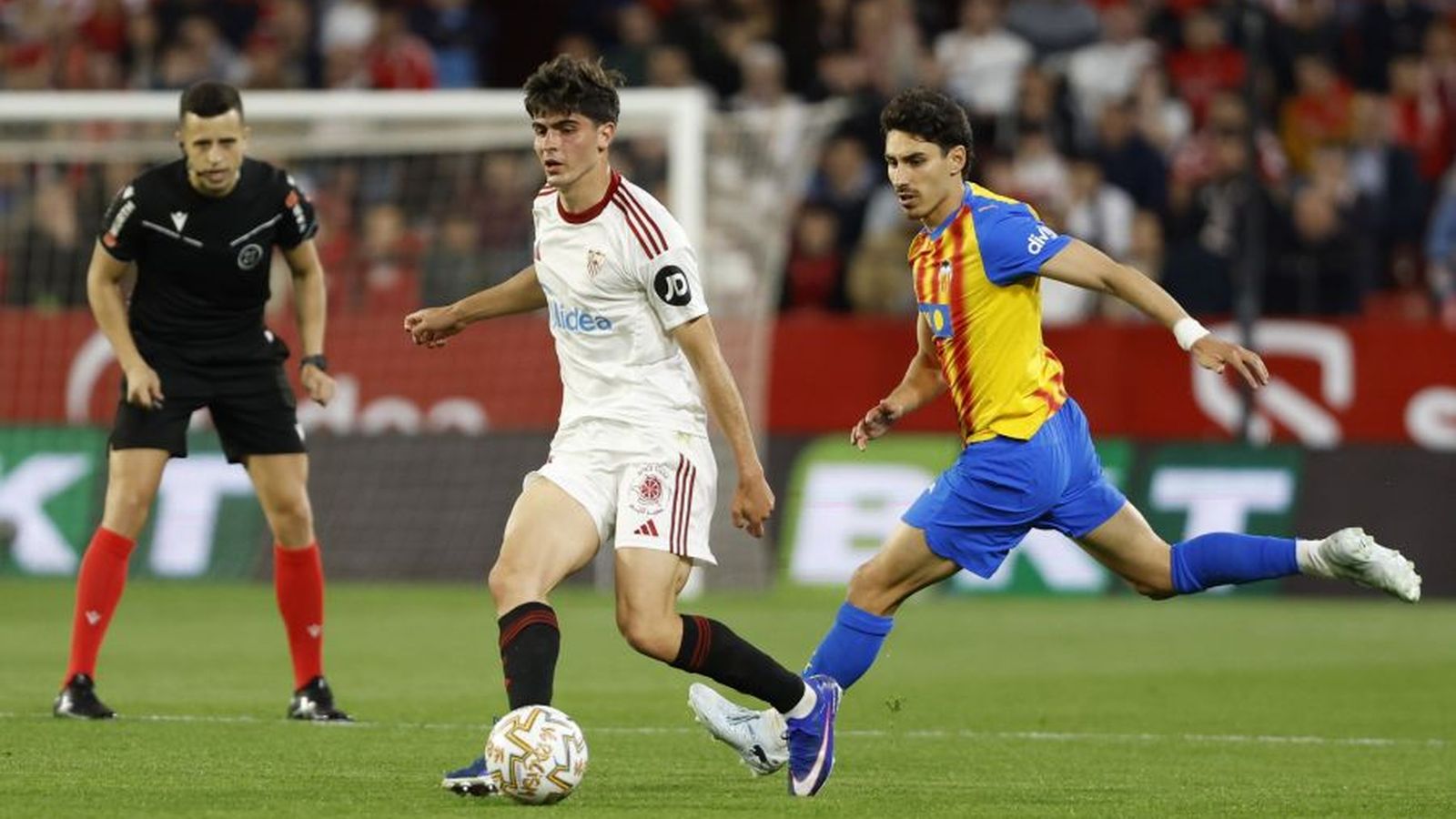 André Almeida ha sigut una de les principals novetats en l'onze de Corberán