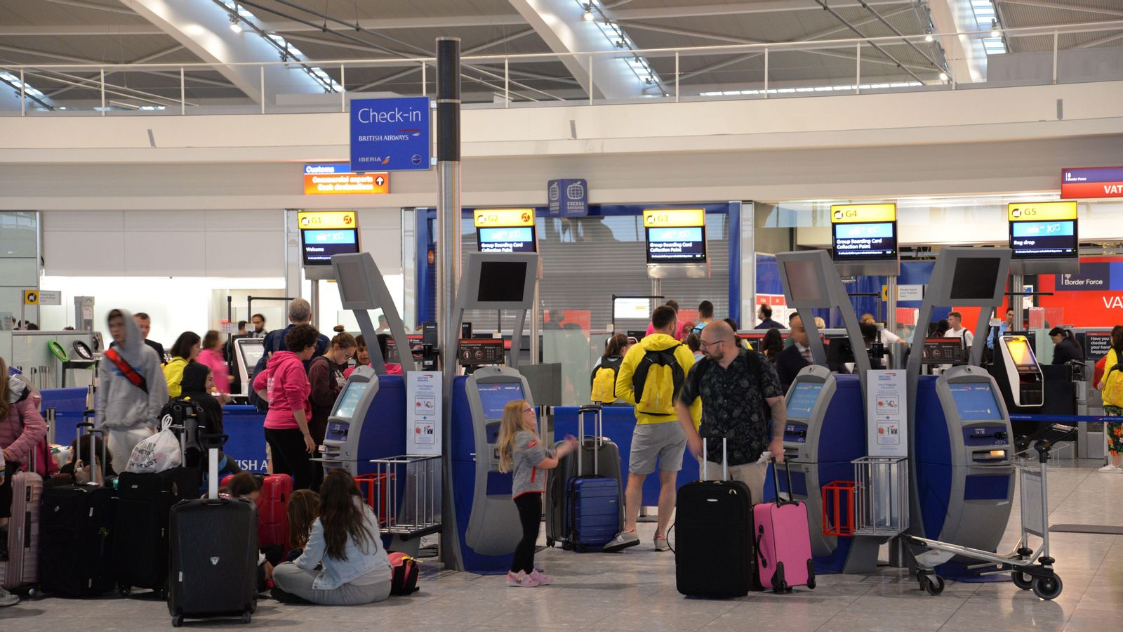 Mostradors de facturació d'un aeroport britànic, en una imatge d'arxiu