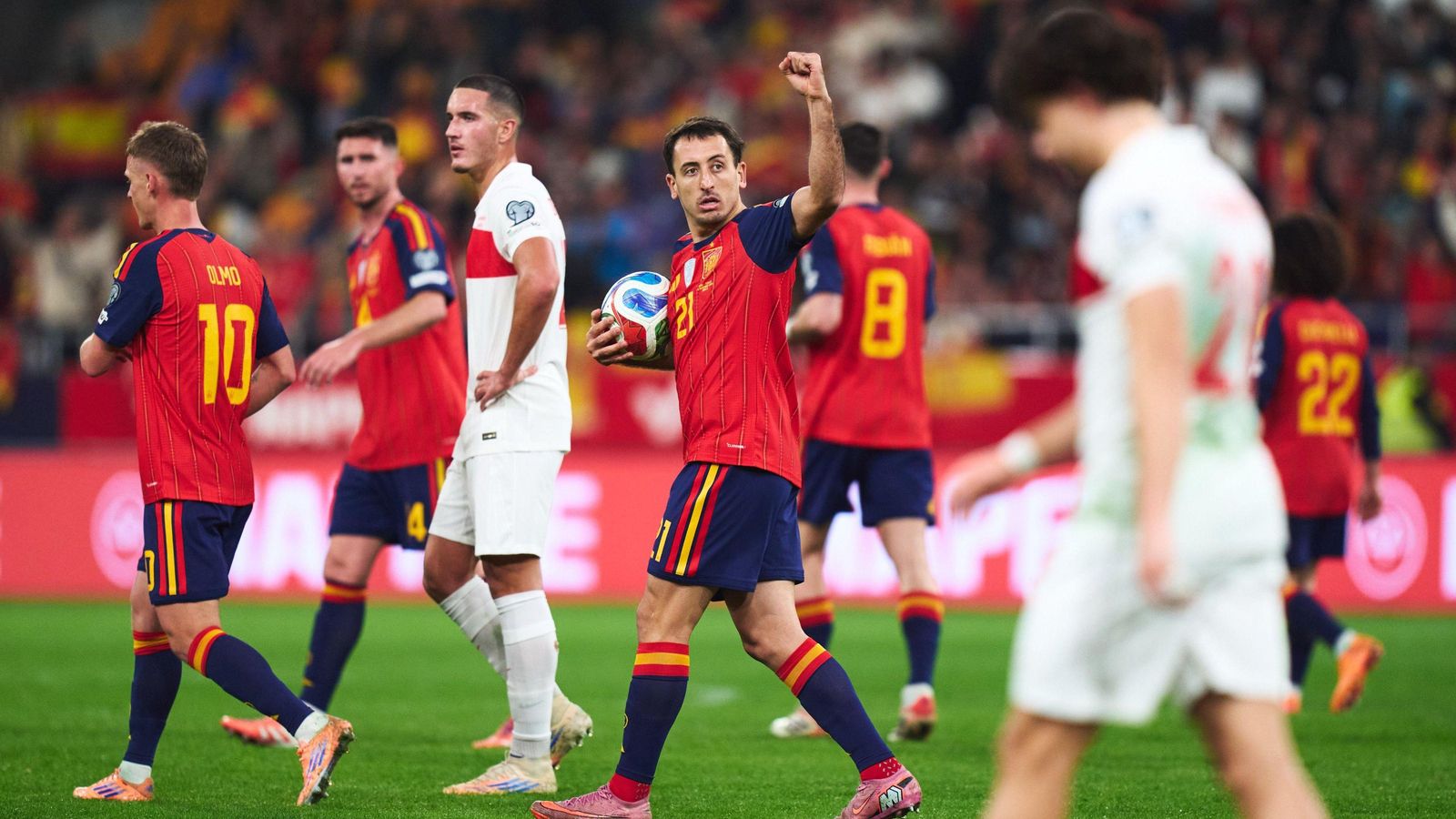 Oyarzabal celebra el segon gol d'Espanya contra Turquia