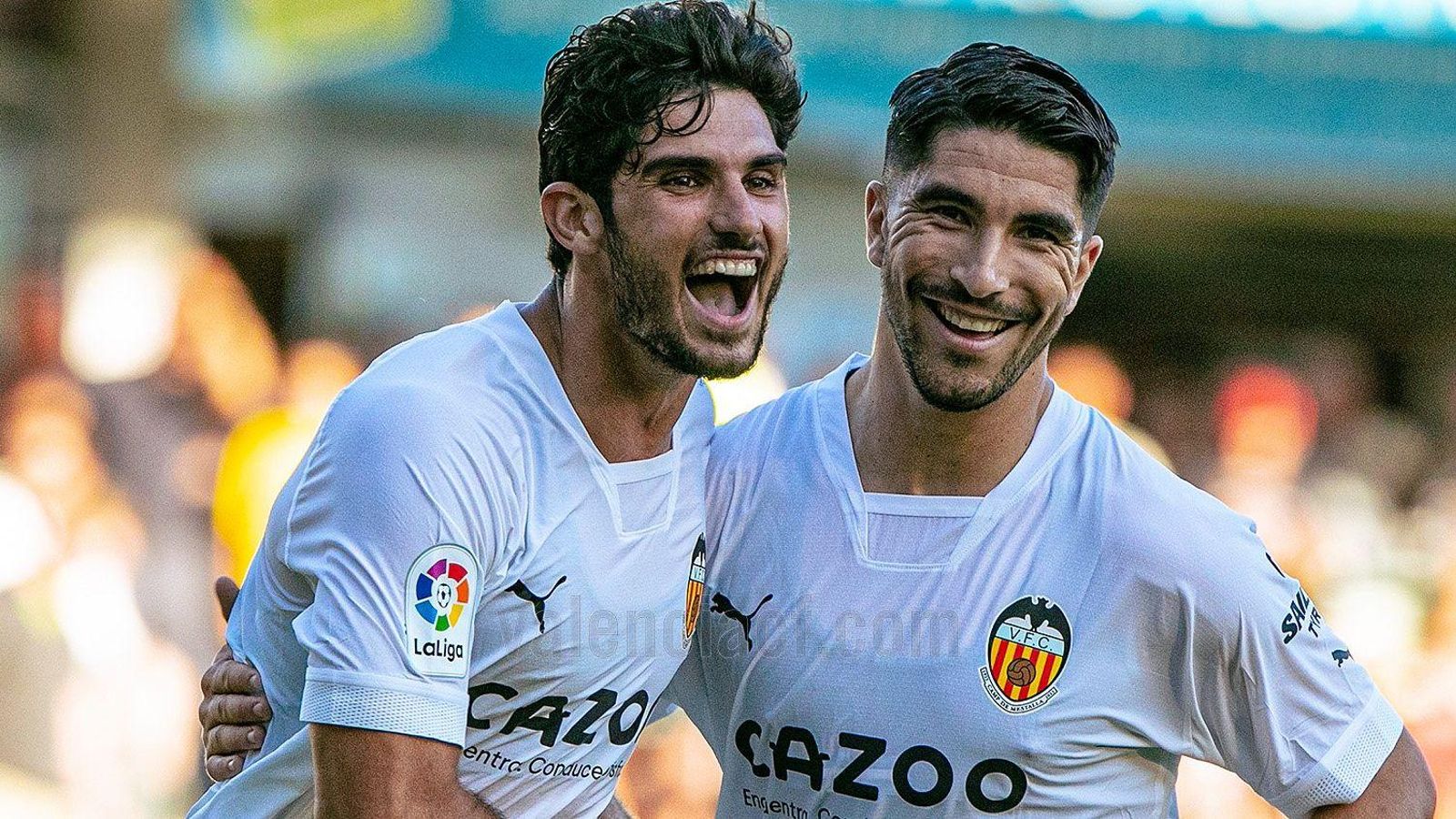 Guedes i Soler celebren un dels gols Guedes i Soler celebren un dels gols