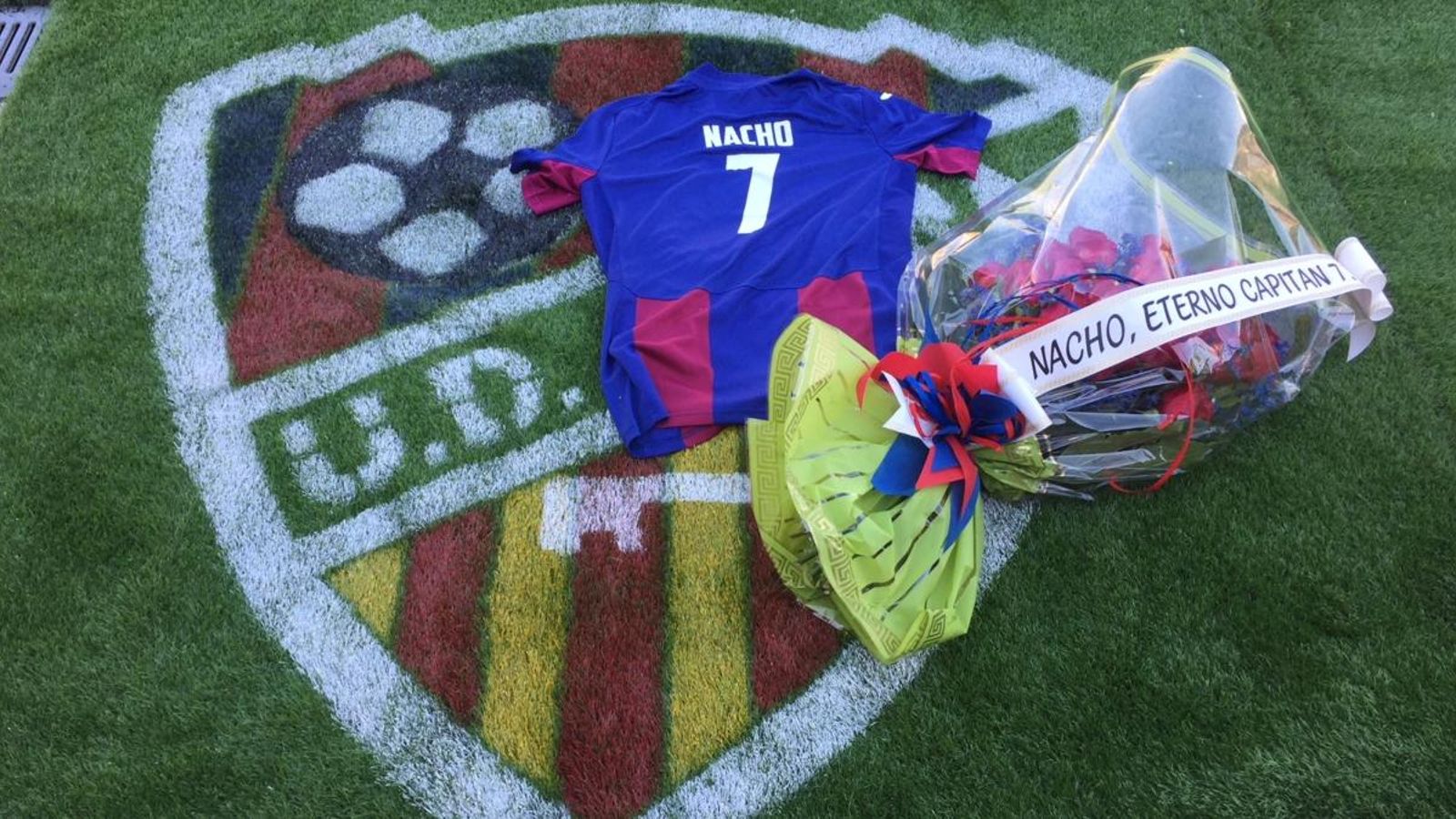 Els companys de Barberà li han retut homenatge en el memorial fet a Alzira