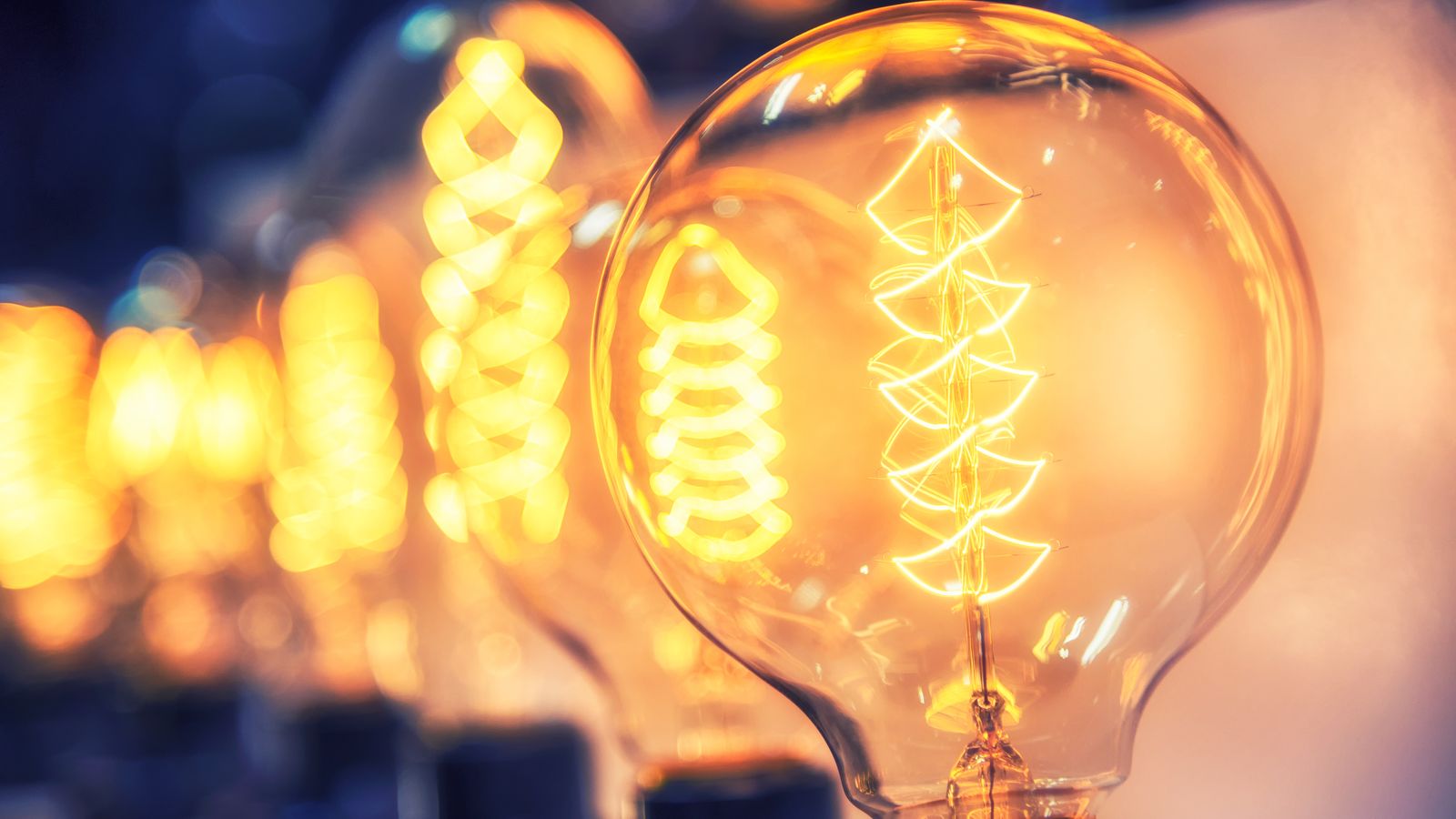 La ministra Ribera ha anunciat una reducció del rebut de la llum, que serà inferior en el cas de l'electricitat industrial