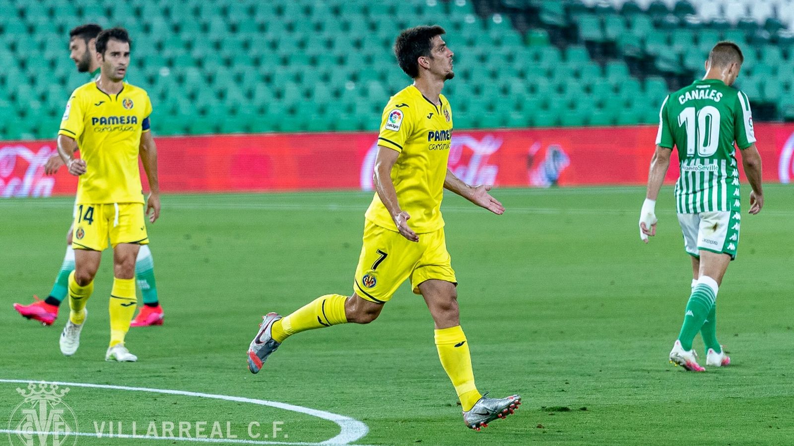 Gerard Moreno celebra un dels dos gols que va aconseguir la temporada passada al Villamarín
