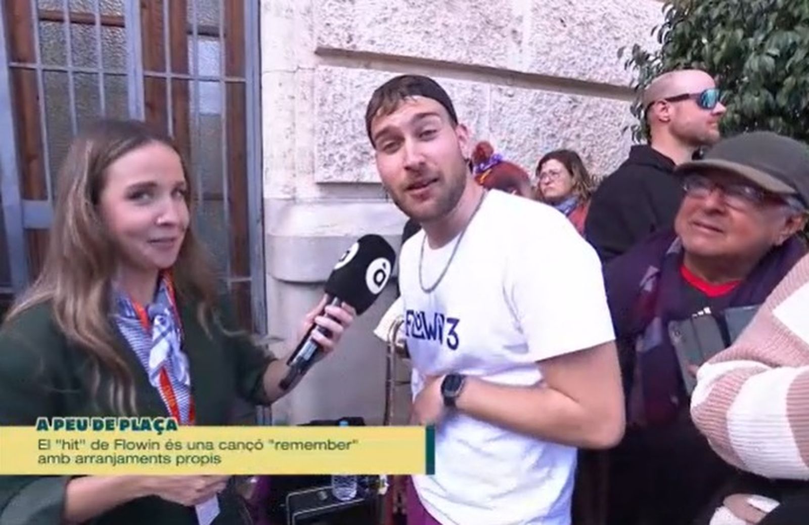 Berta Bàidez amb les entrevistes a peu de plaça