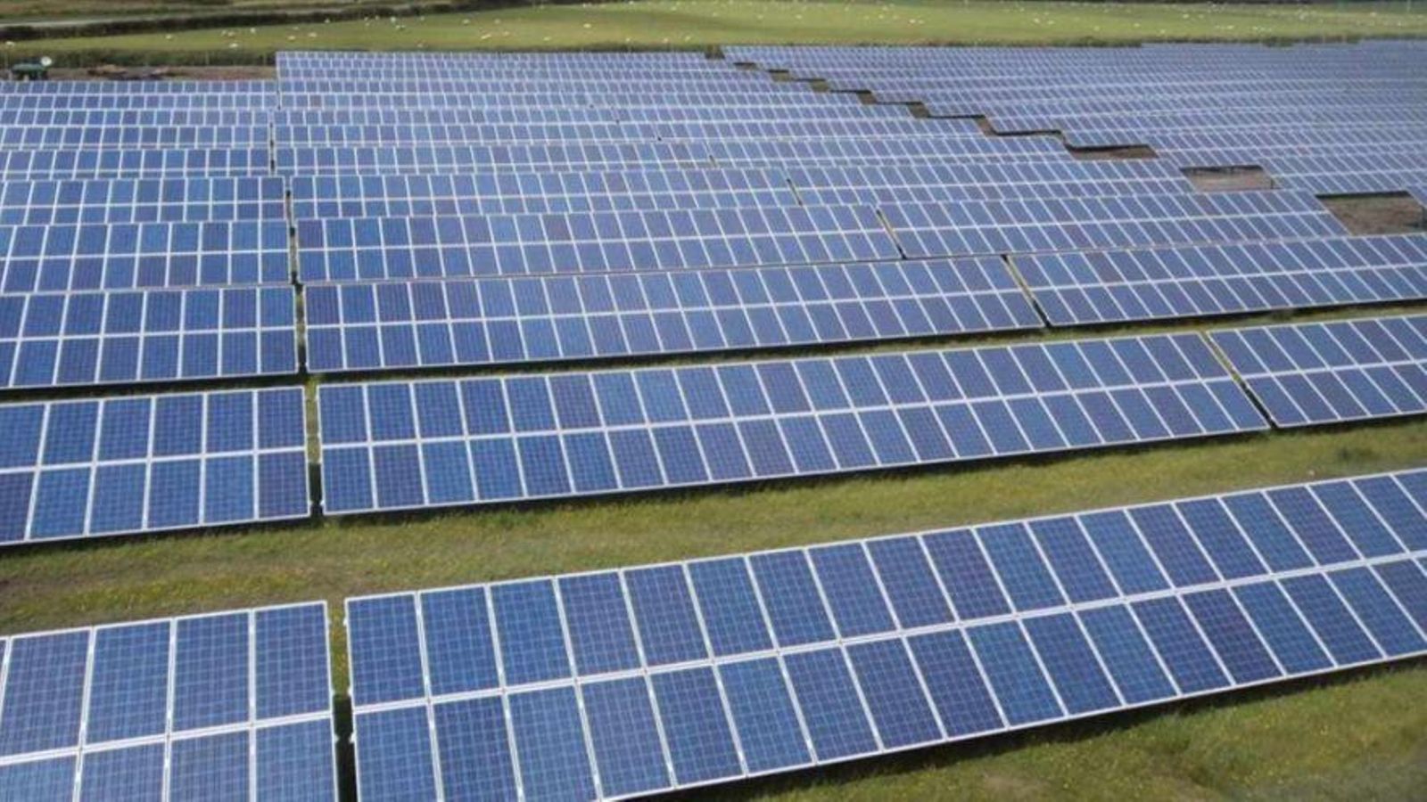 Imatge d'arxiu d'una planta fotovoltaica Imatge d'arxiu d'una planta fotovoltaica