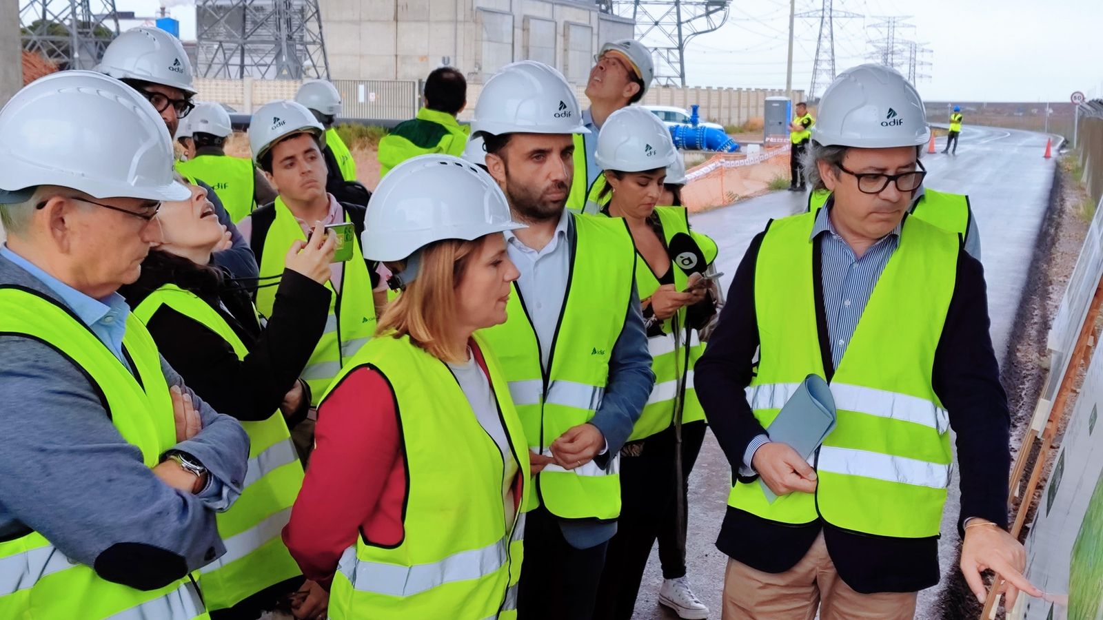 la delegada del govern, Pilar Bernabé, visita les obres de connexió del Port de Sagunt amb el Corredor Mediterrani