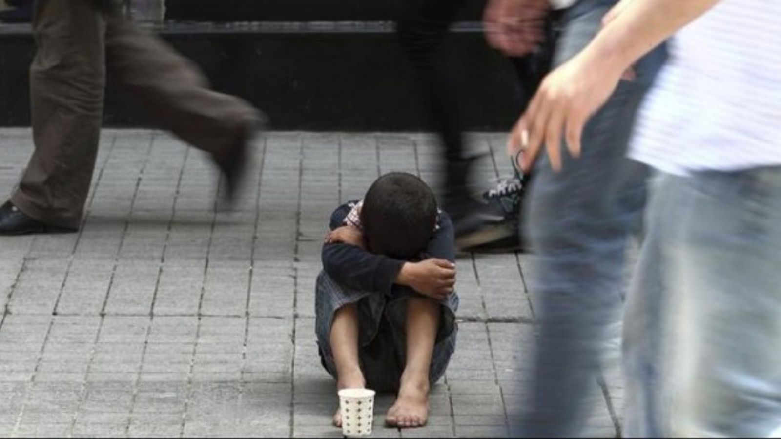 El risc de pobresa infantil puja al 48% a les llars amb un sol sou