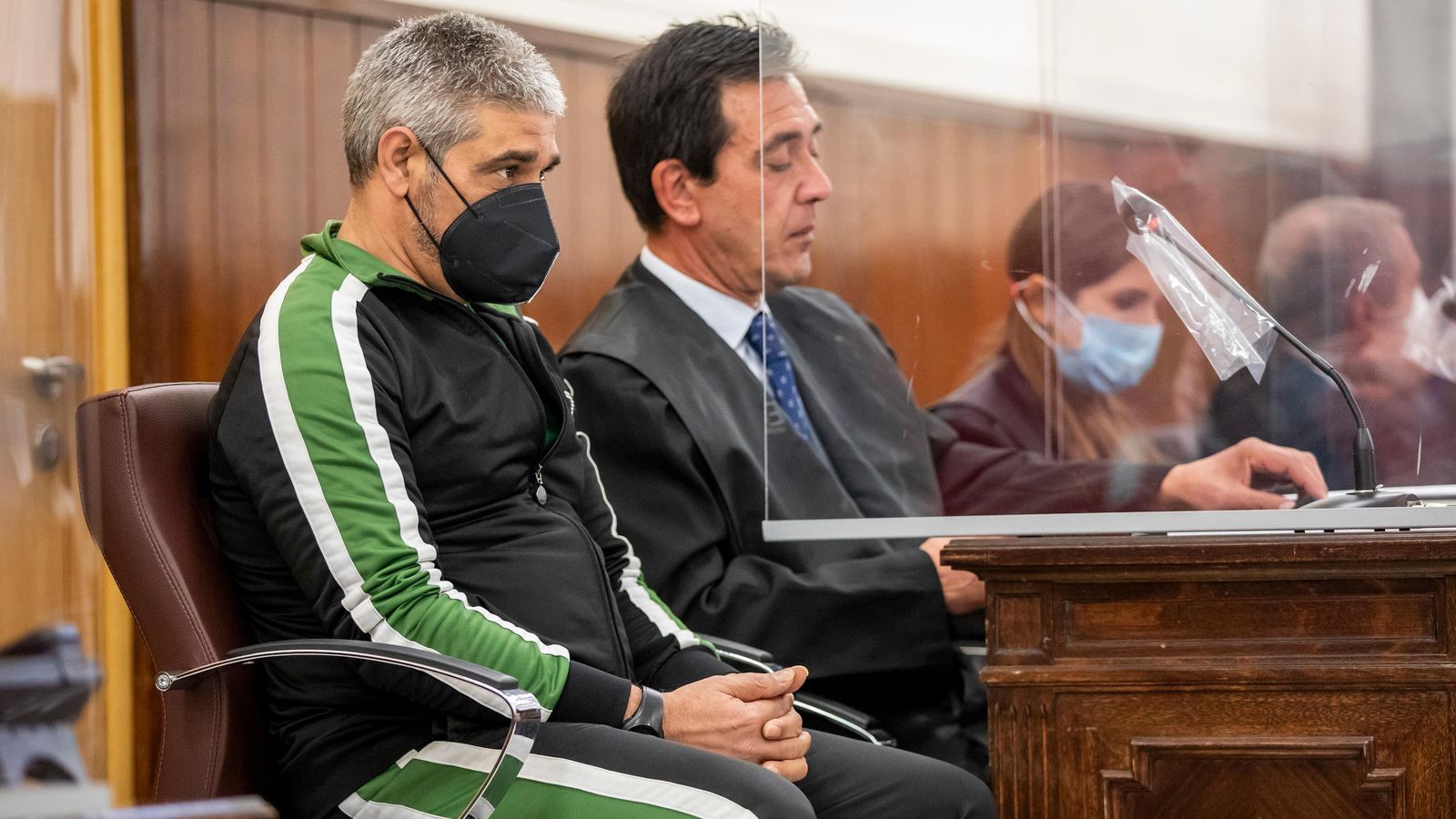 Bernardo Montoya, acusat de l'agressió sexual i assassinat de Laura Luelmo, a la sala de l'audiència de Huelva Bernardo Montoya, acusat de l'agressió sexual i assassinat de Laura Luelmo, a la sala de l'Audiència de Huelva