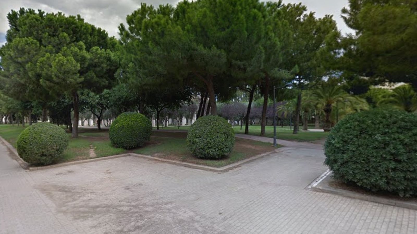 Parc junt a l'avinguda Jacinto Benavente de València
