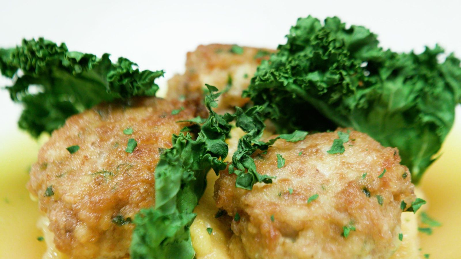 Mandonguilles de sépia i caldo de putxero