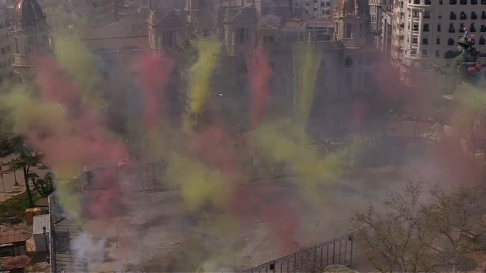 Falles | Reviu la mascletà de la pirotècnia Hermanos Caballer