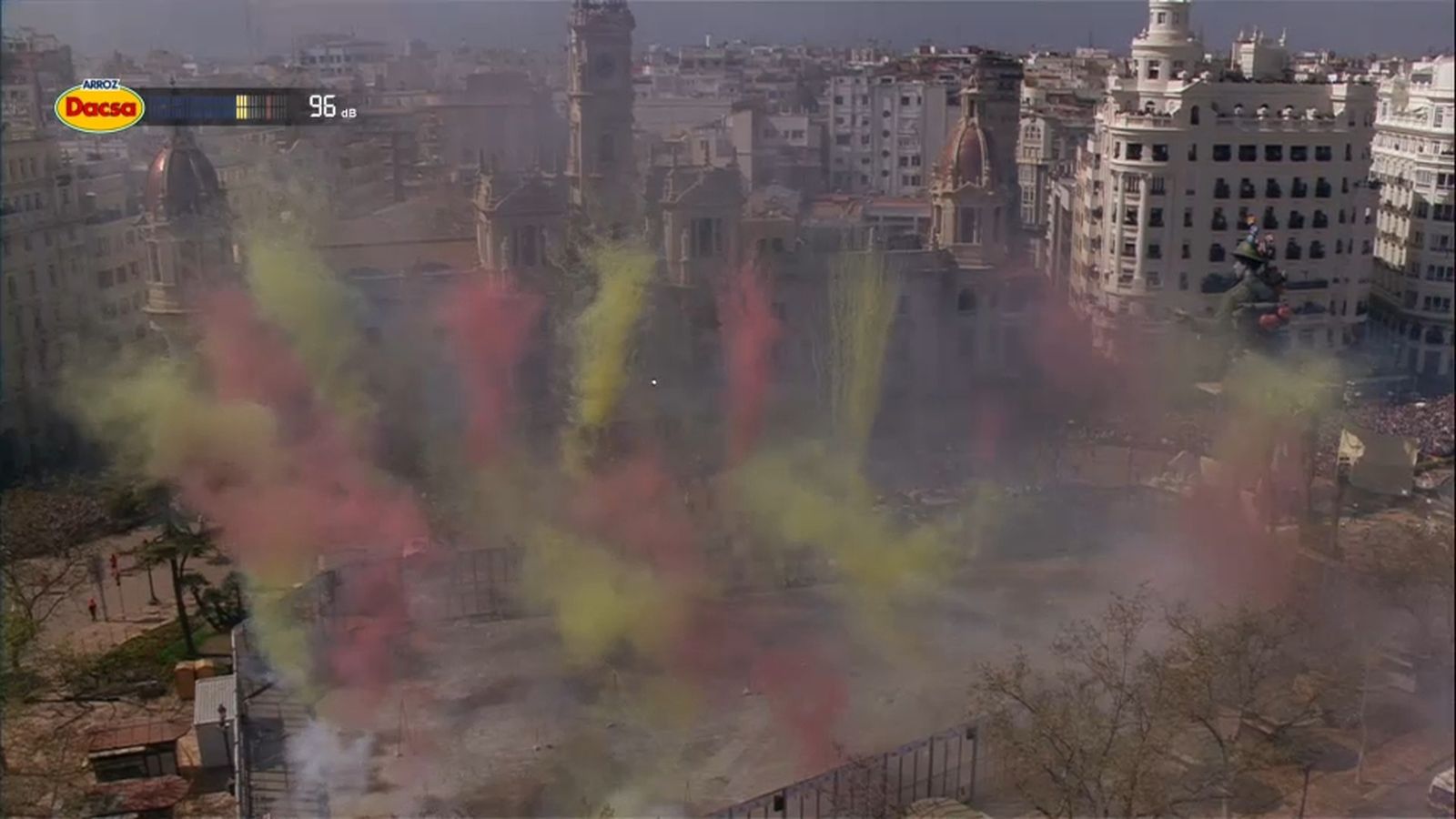Falles | Reviu la mascletà de la pirotècnia Hermanos Caballer