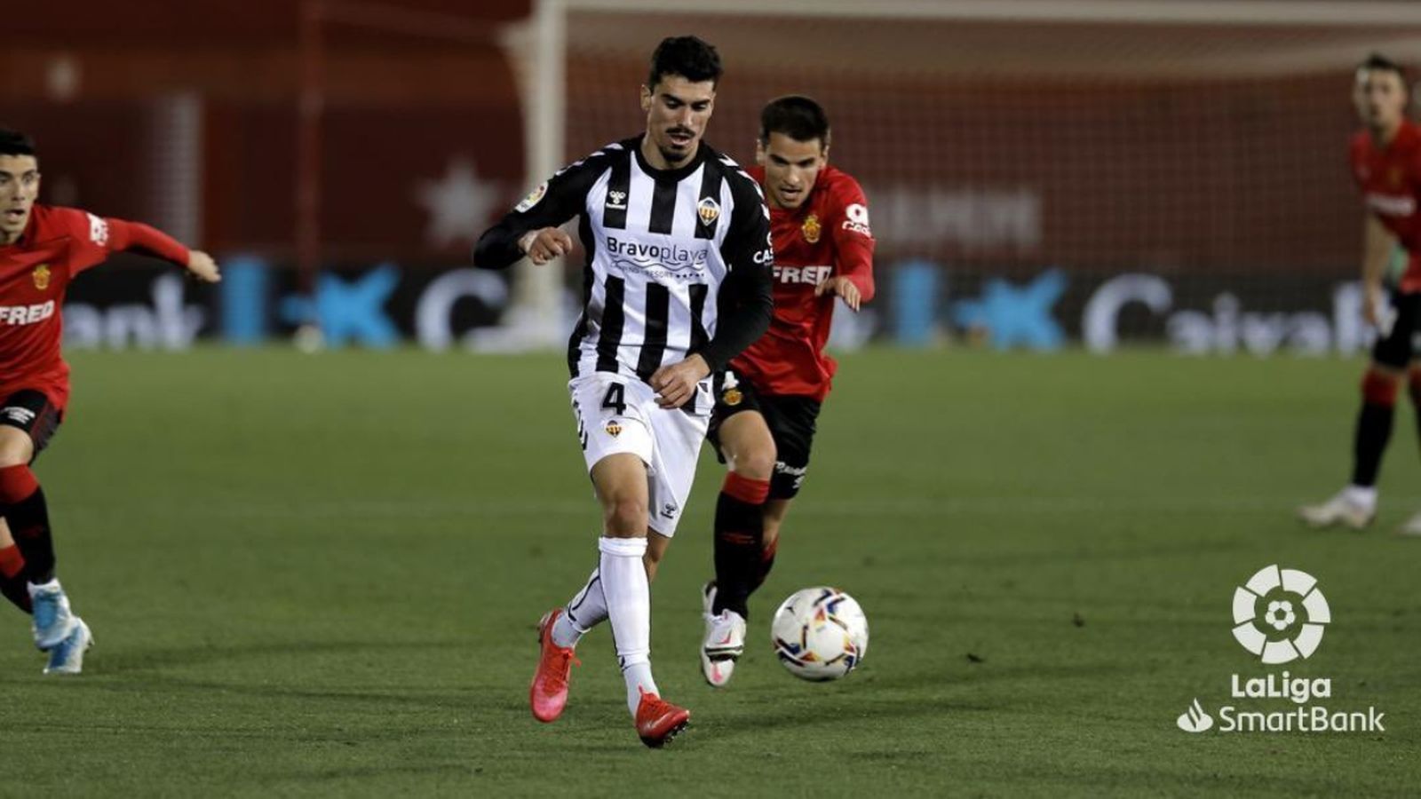 Regalón en l'últim partit del CD Castellón davant el Mallorca