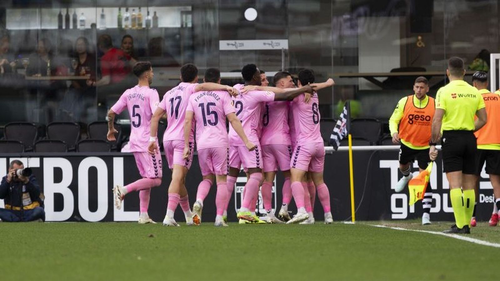 Els jugadors del CD Eldense celebren el gol