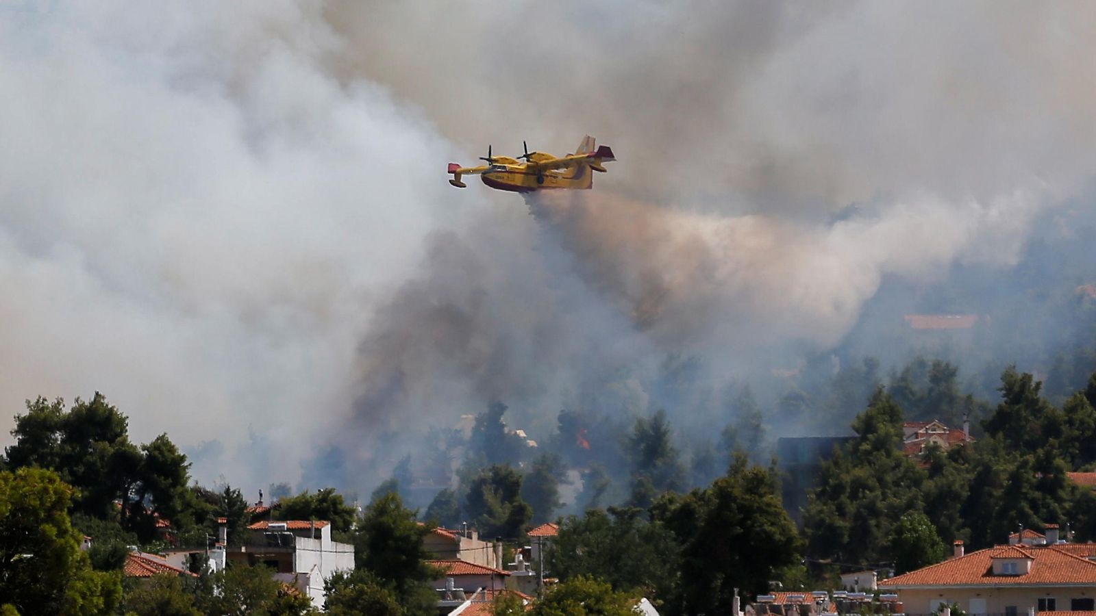 Els incendis assolen Grècia