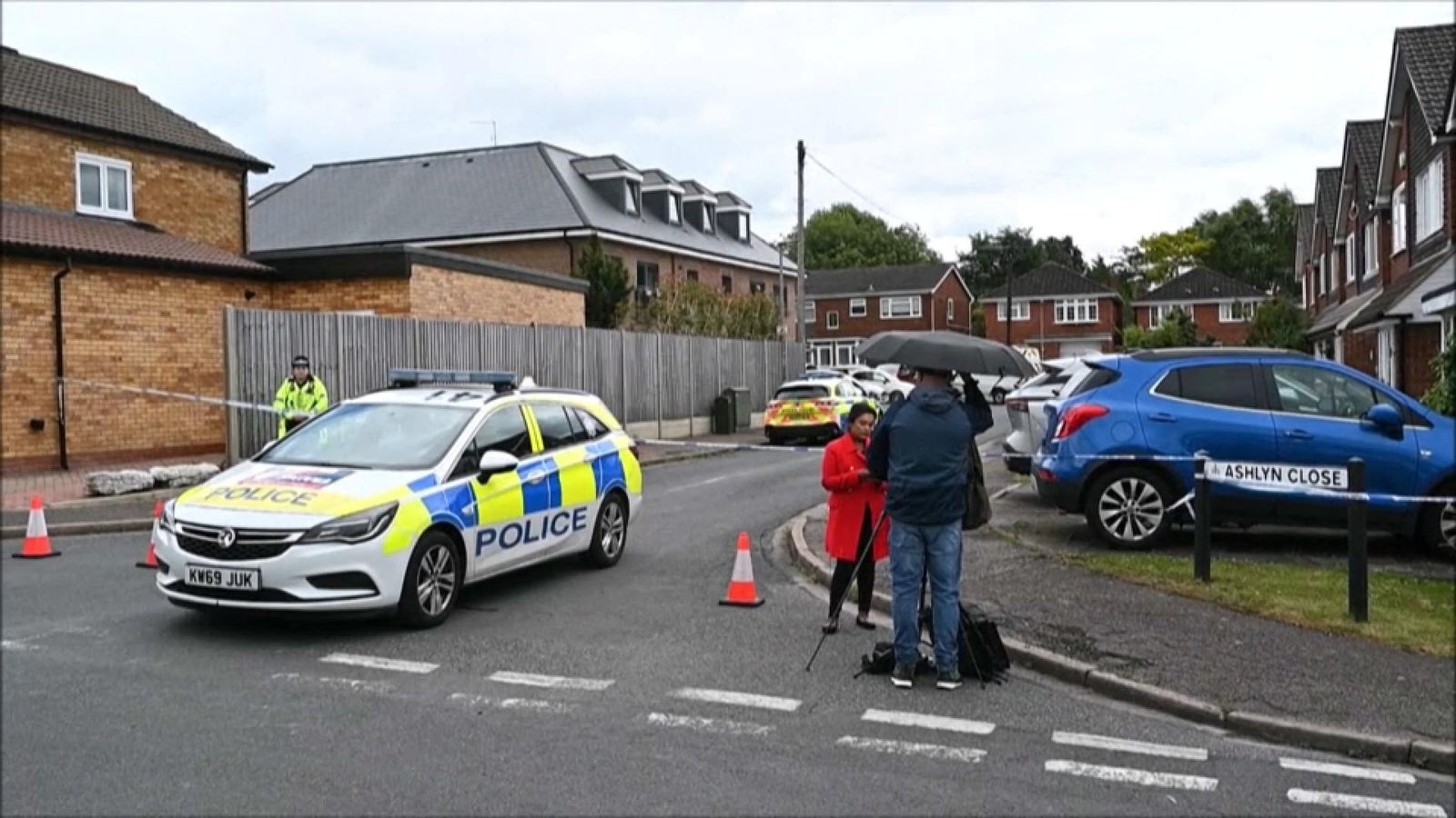 La policia britànica investiga en el lloc dels fets