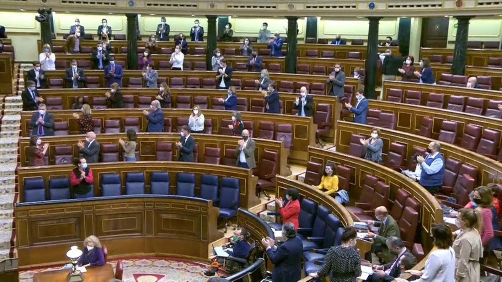 Aplaudiments de part de l'hemicicle a la ministra d'Educació Isabel Celáa després de la seua intervenció