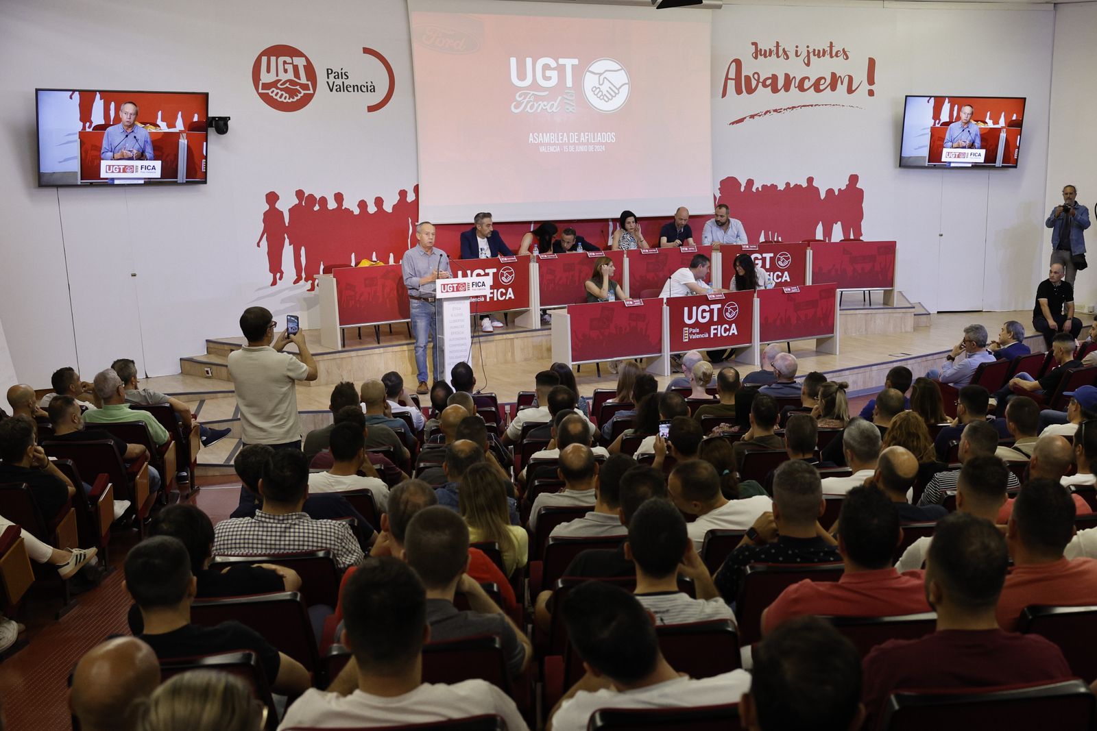 Assemblea extraordinària d'afiliats d'UGT a Ford Almussafes