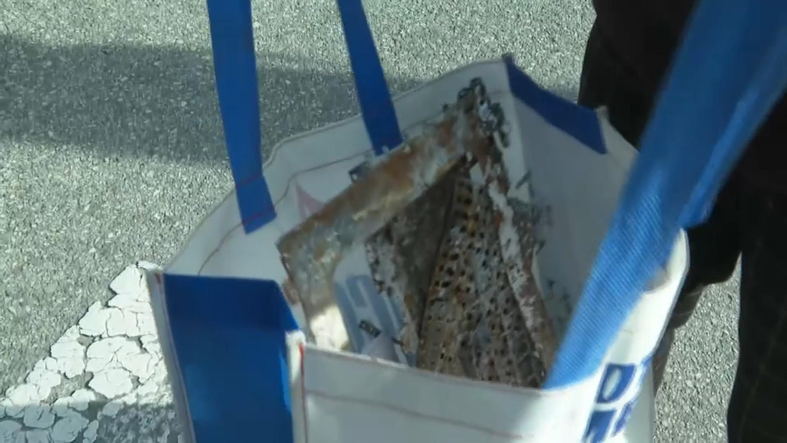 En imatge, el detall de les peces de l'ordinador recuperades en la casa d'Alícia