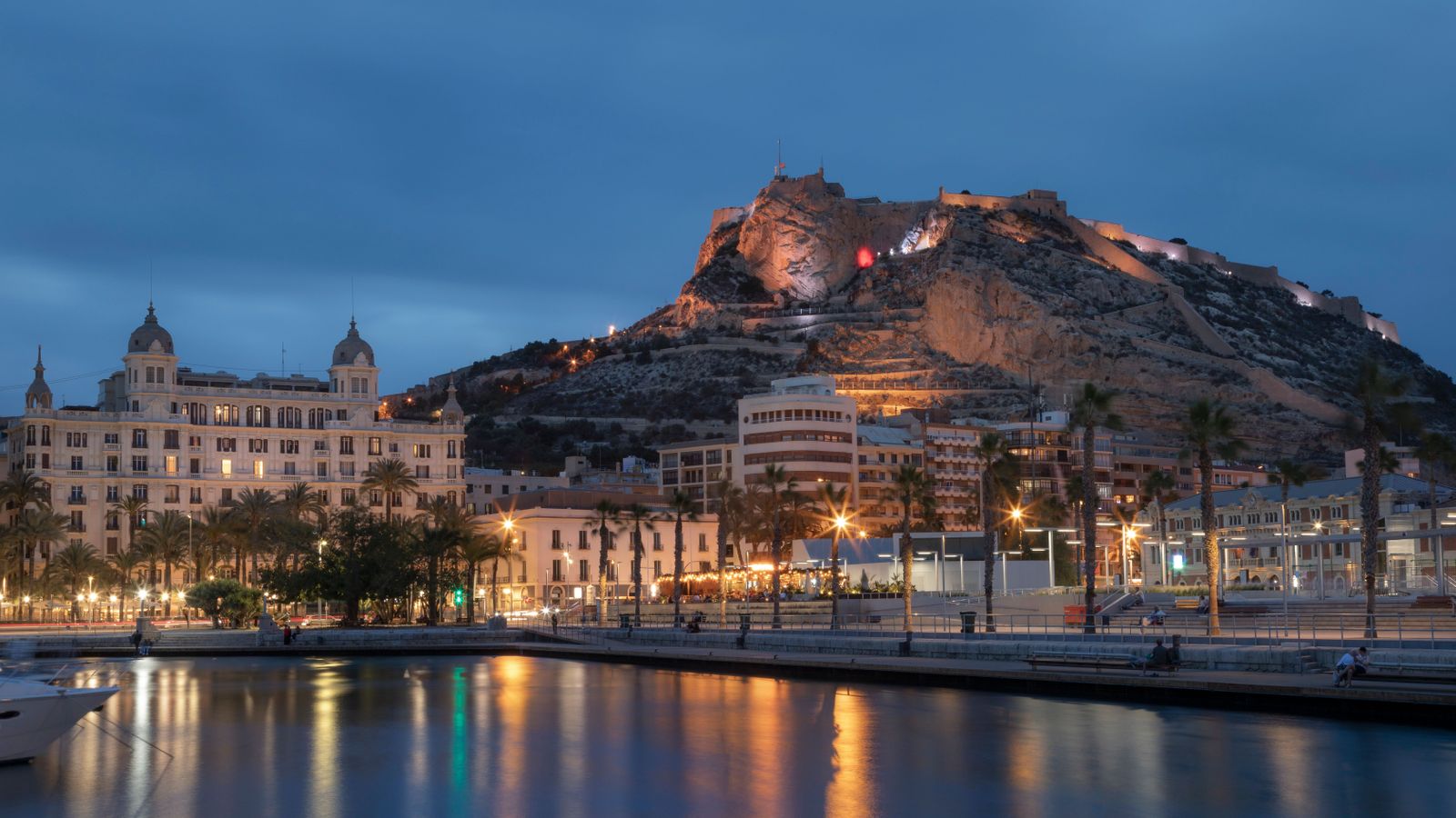 El termòmetre no ha baixat del 24,8 graus durant la matinada a Alacant