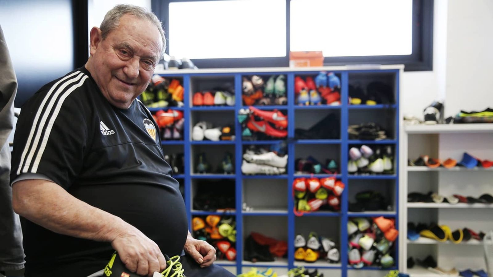 El vestidor local del Mestalla s'anomenarà Españeta