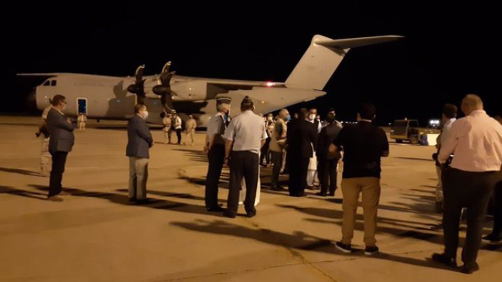 Arribada del primer avió amb evacuats d'Afganistan a Madrid