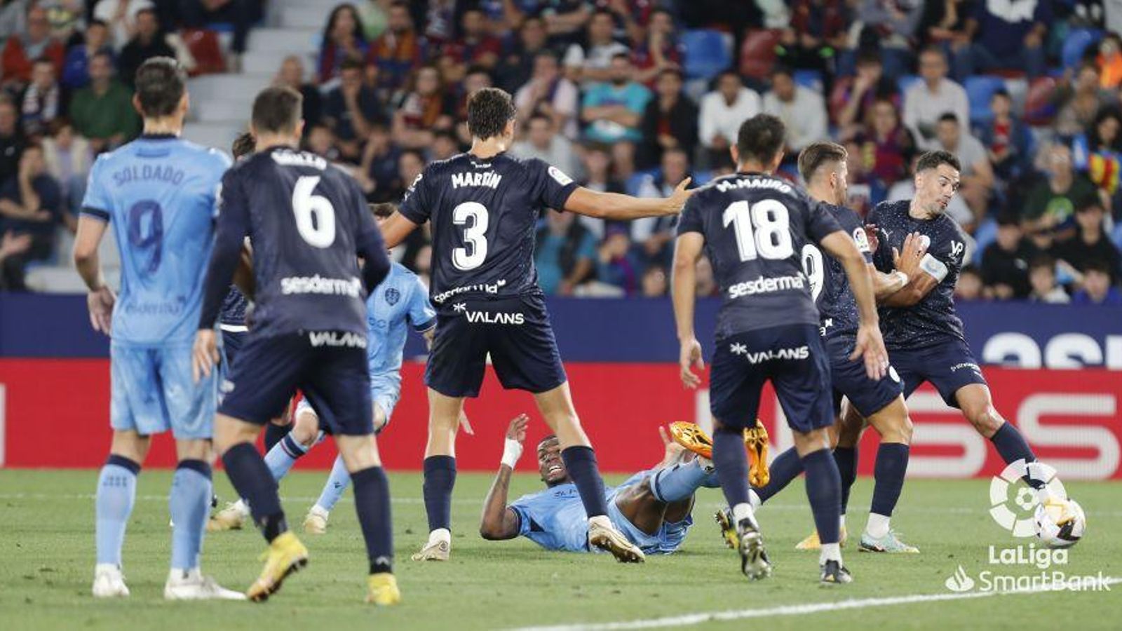 El Llevant s'ha estavellat contra l'Eivissa ja descendit