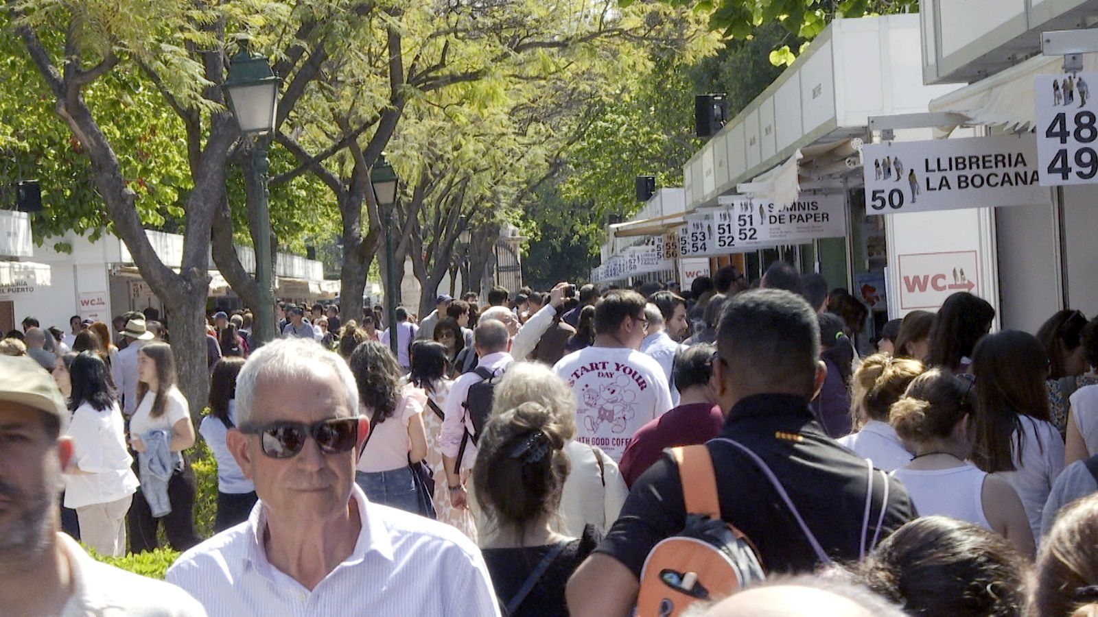 Imatge del passeig principal de la 60a Fira del Llibre de València