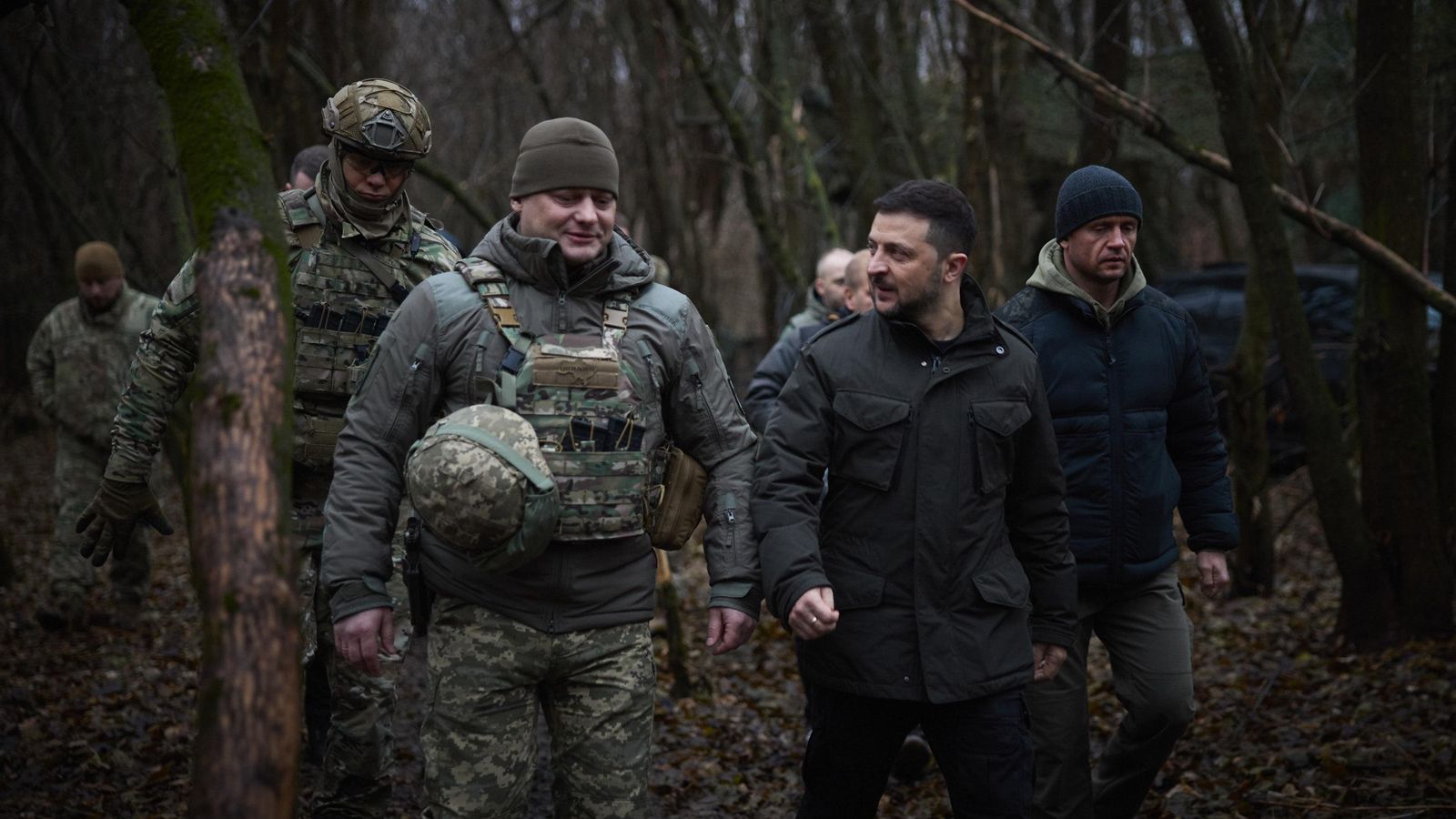 Zelenski en una visita recent a la 27a Brigada d'Artilleria de Coets, la divisió HIMARS a la regió de Zaporíjia. Ucraïna