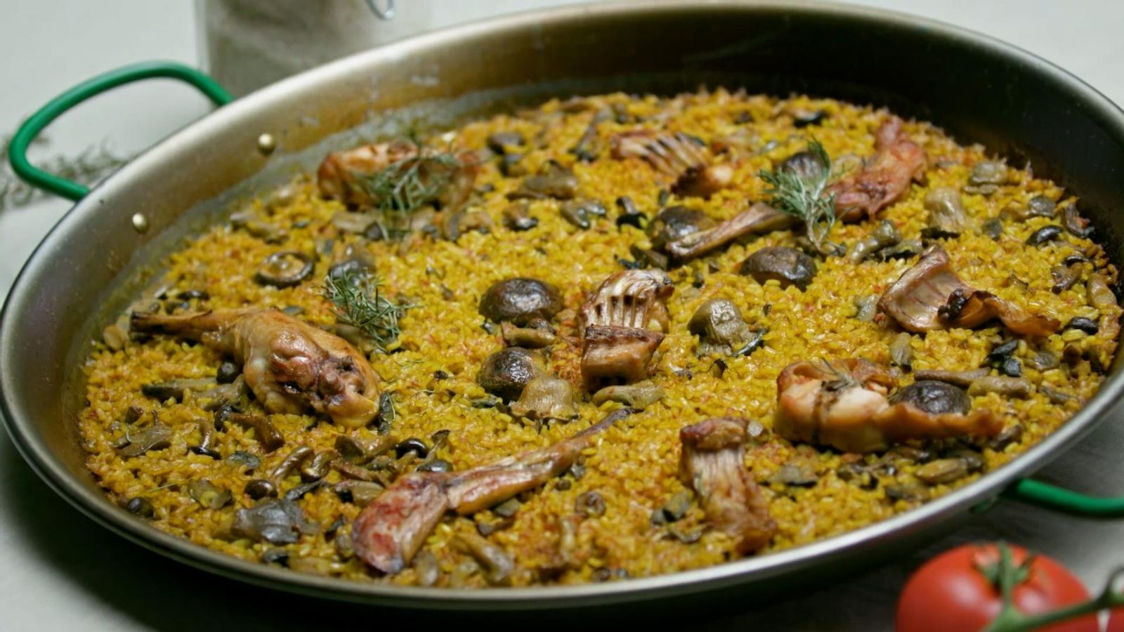 Paella de bolets i conill