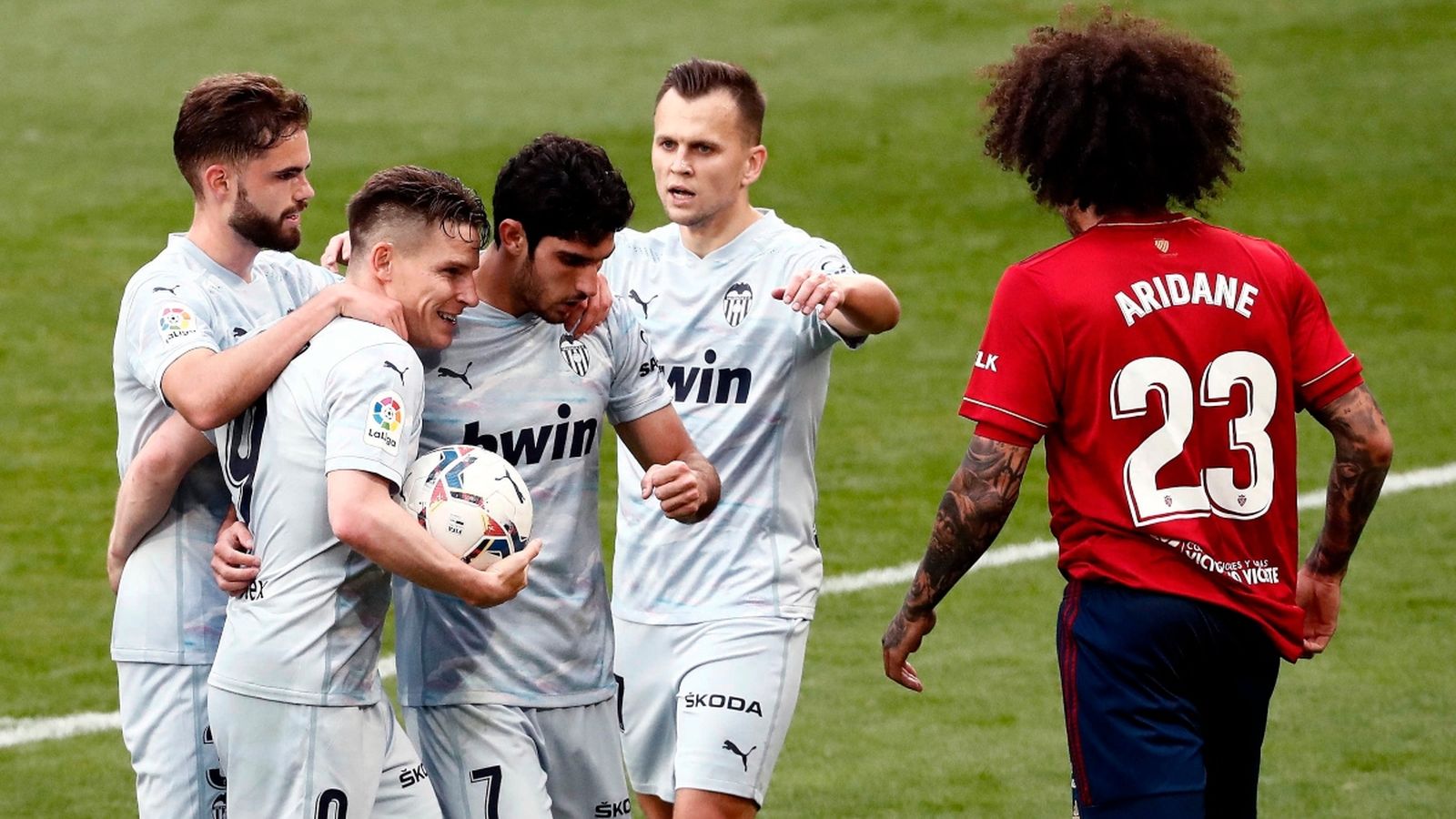 21.04.2021 | Línia de fons