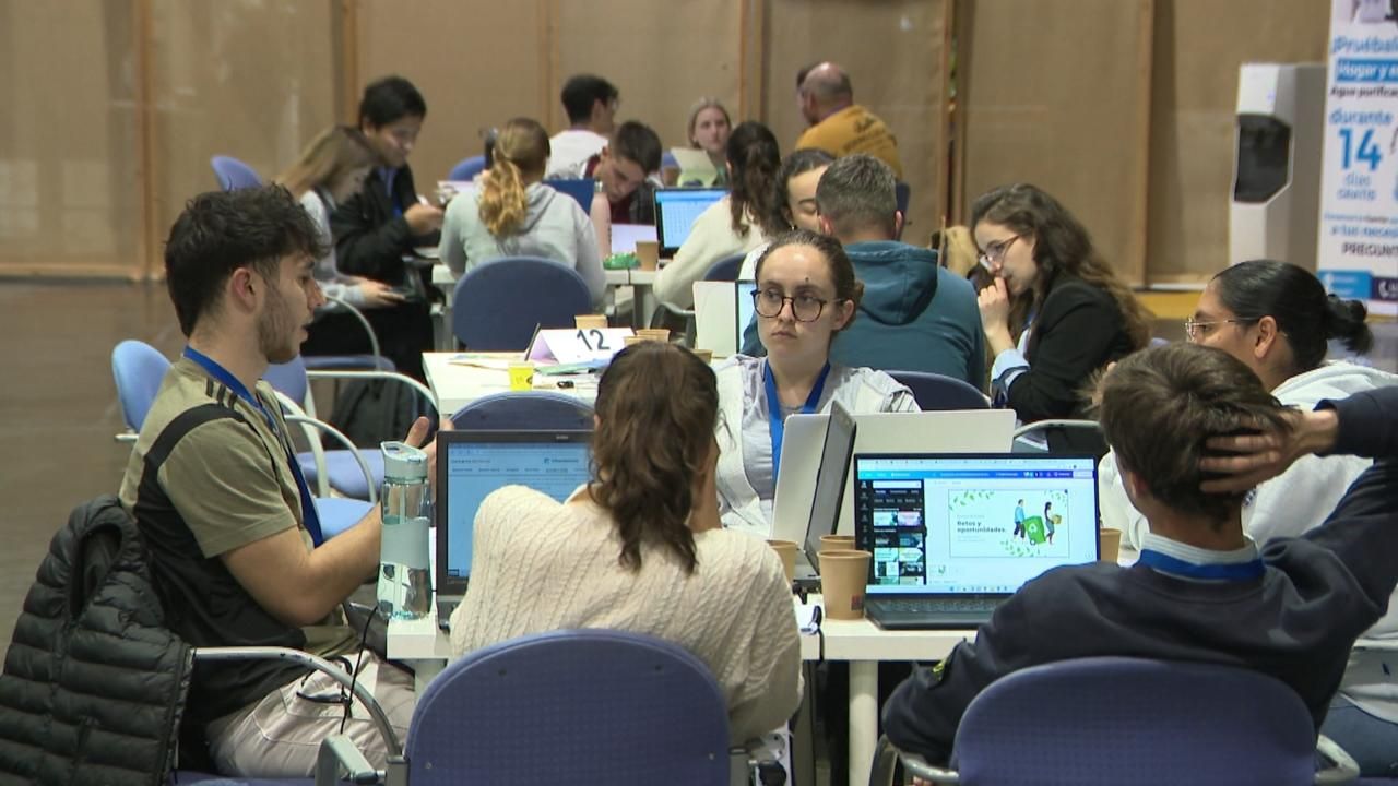 Un grup d'estudiants participa a la primera edició de Terra ECO a Fira València