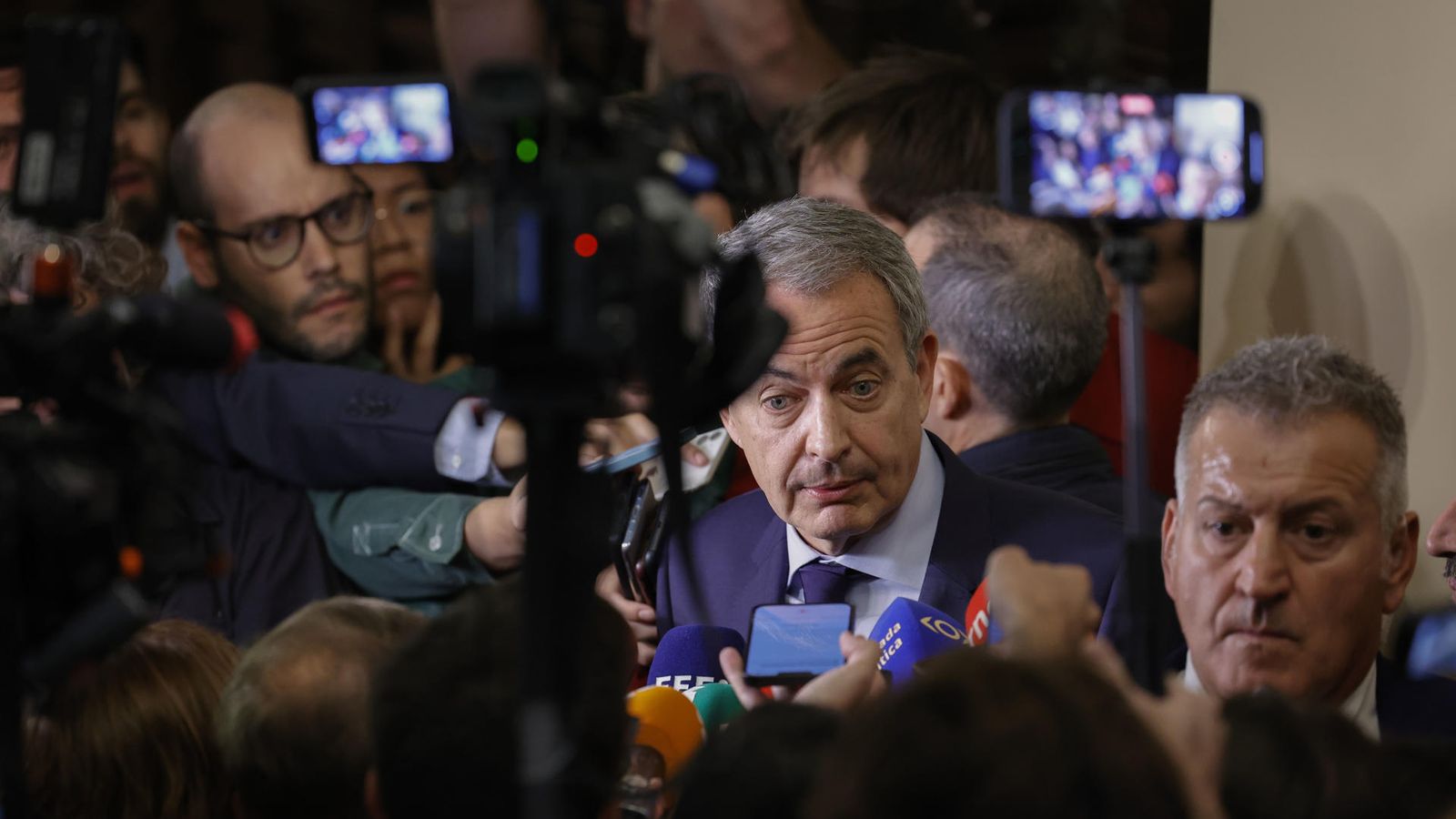 Zapatero participa a Madrid en la presentació d'un llibre del qual ha sigut coordinador