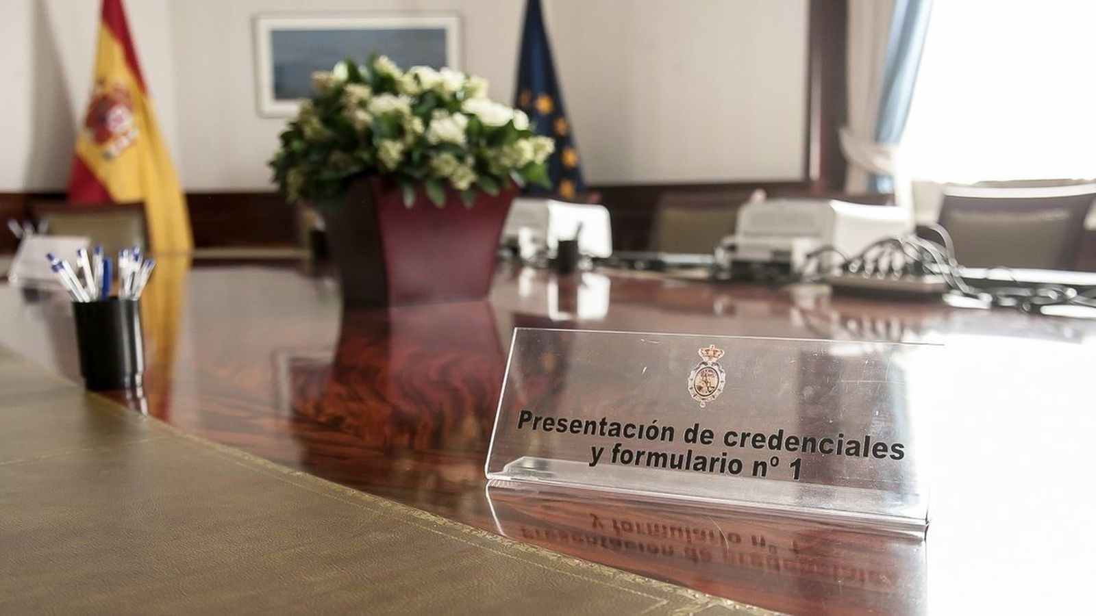 Registre de credencials al Congrés en una imatge d’arxiu