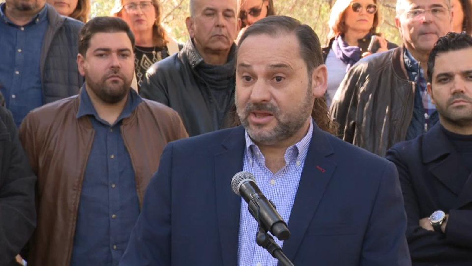 Ábalos durant l'acte d'homenatge a les persones que van assassinar a la tàpia d’afusellament de Paterna