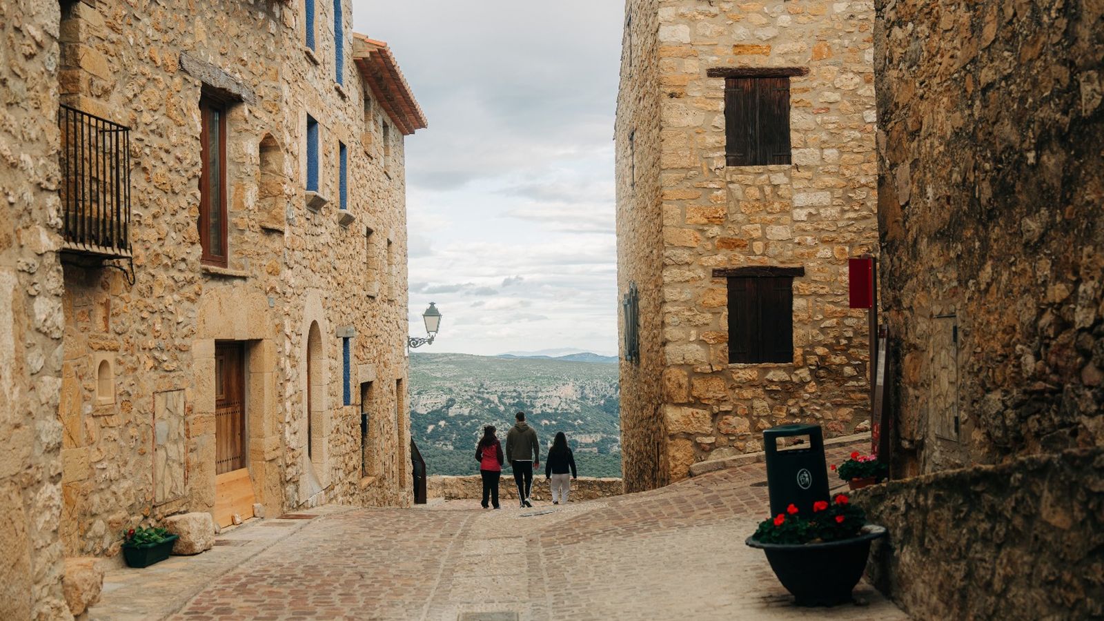 Entre carrers de pedra i paisatges infinits, cada passejada per Culla és un viatge en el temps
