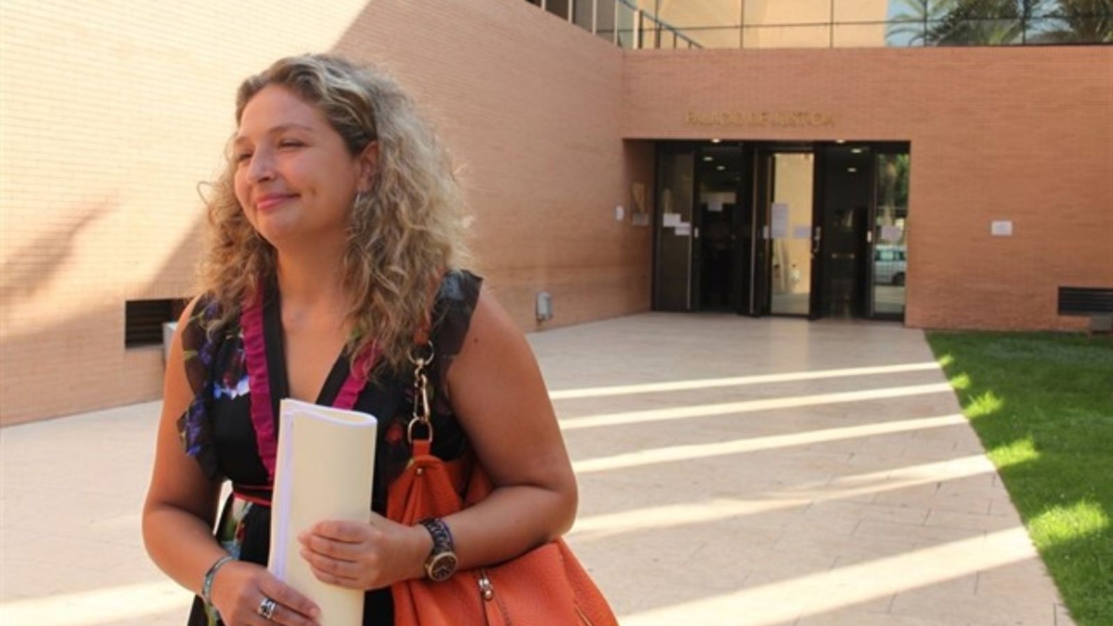 Imatge d'arxiu de l'exregidora de Turisme d'Oriola, Pepa Ferrando, a l'eixida dels jutjats