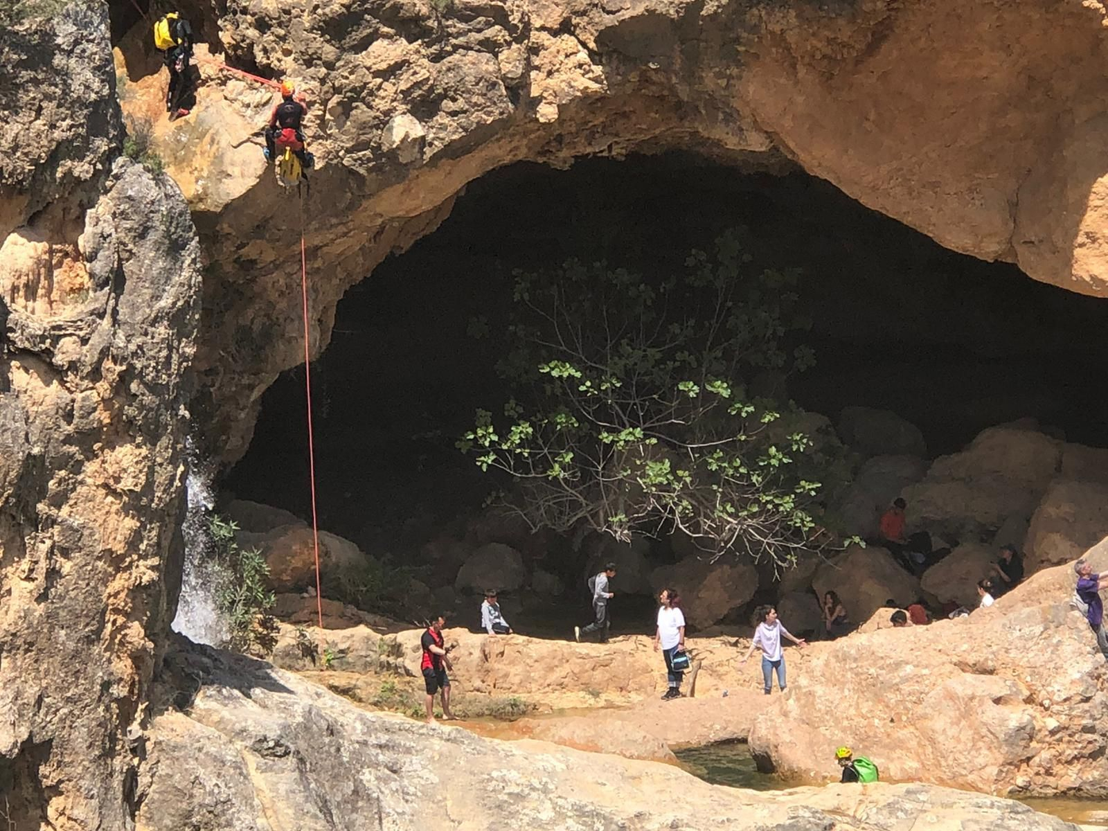 Moments del rescat al paratge de Iàtova