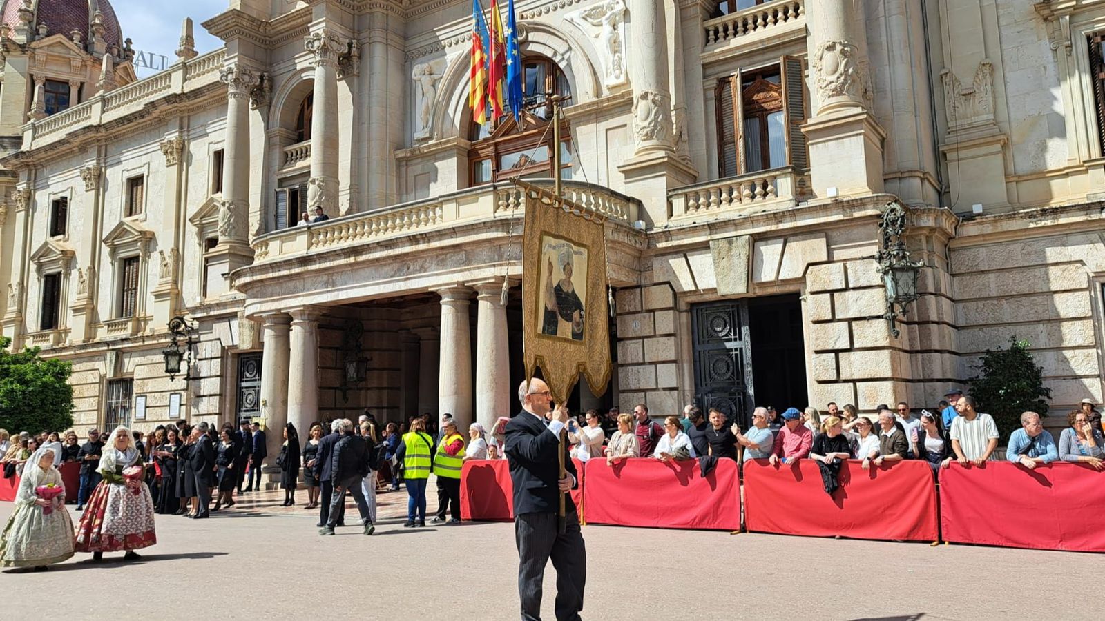 L'ofrena a Sant Vicent és un dels actes centrals de les celebracions de Sant Vicent a València