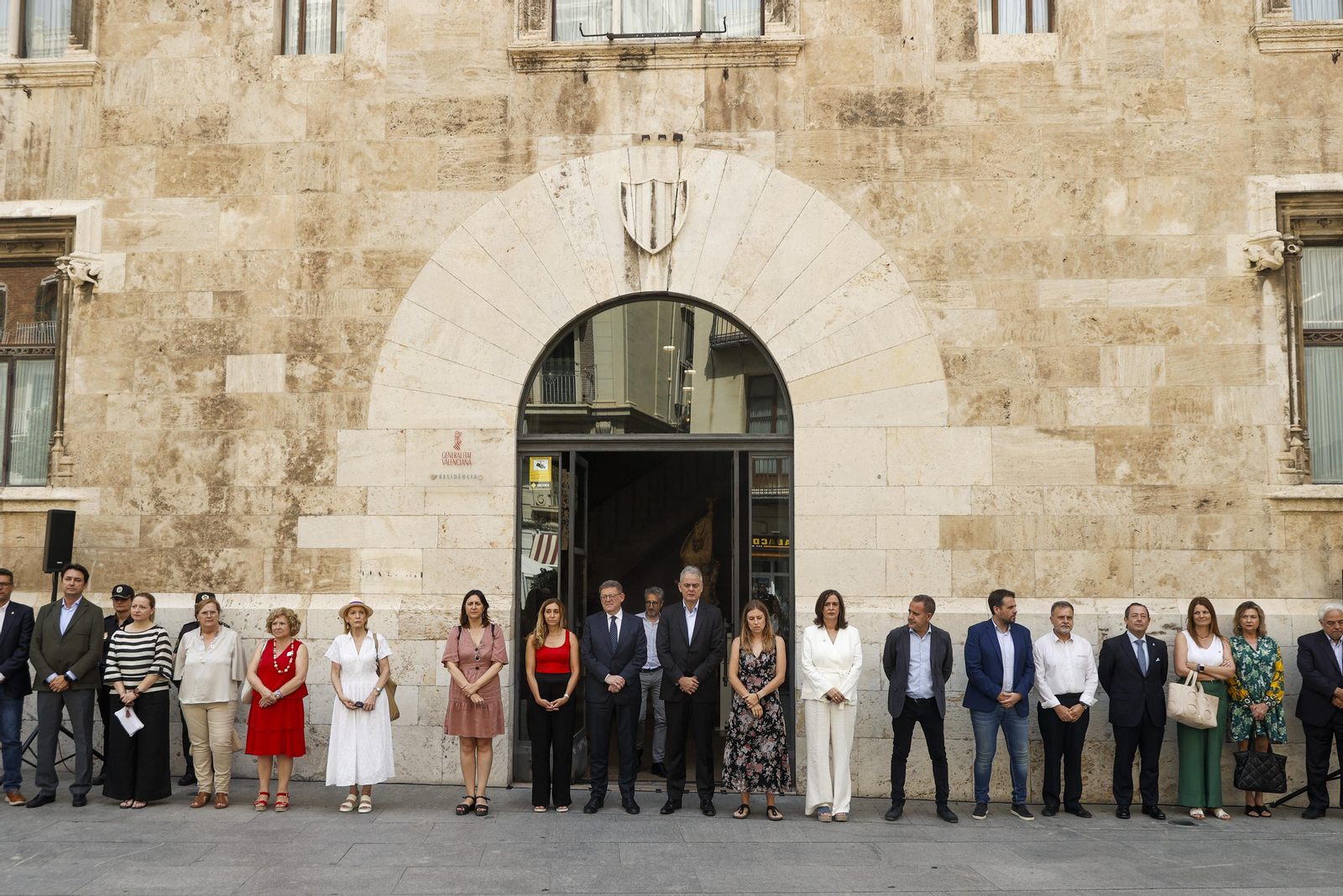 Concentració en repulsa del crim masclista d'Antella davant del Palau de la Generalitat