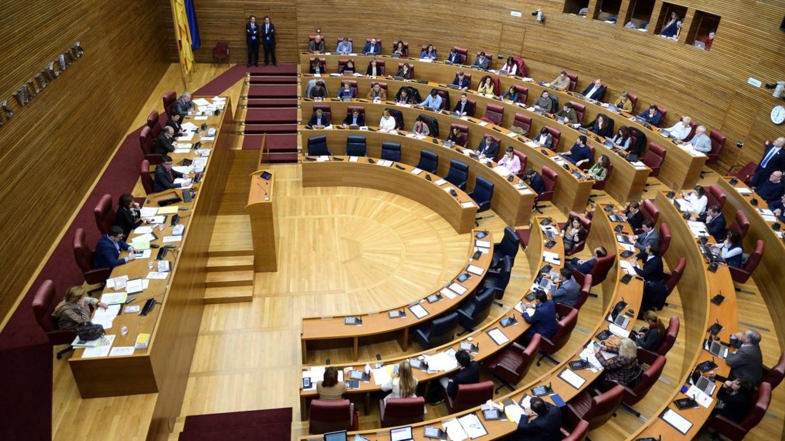 Ximo Puig arriba a la sessió d\'investidura sense acord de govern