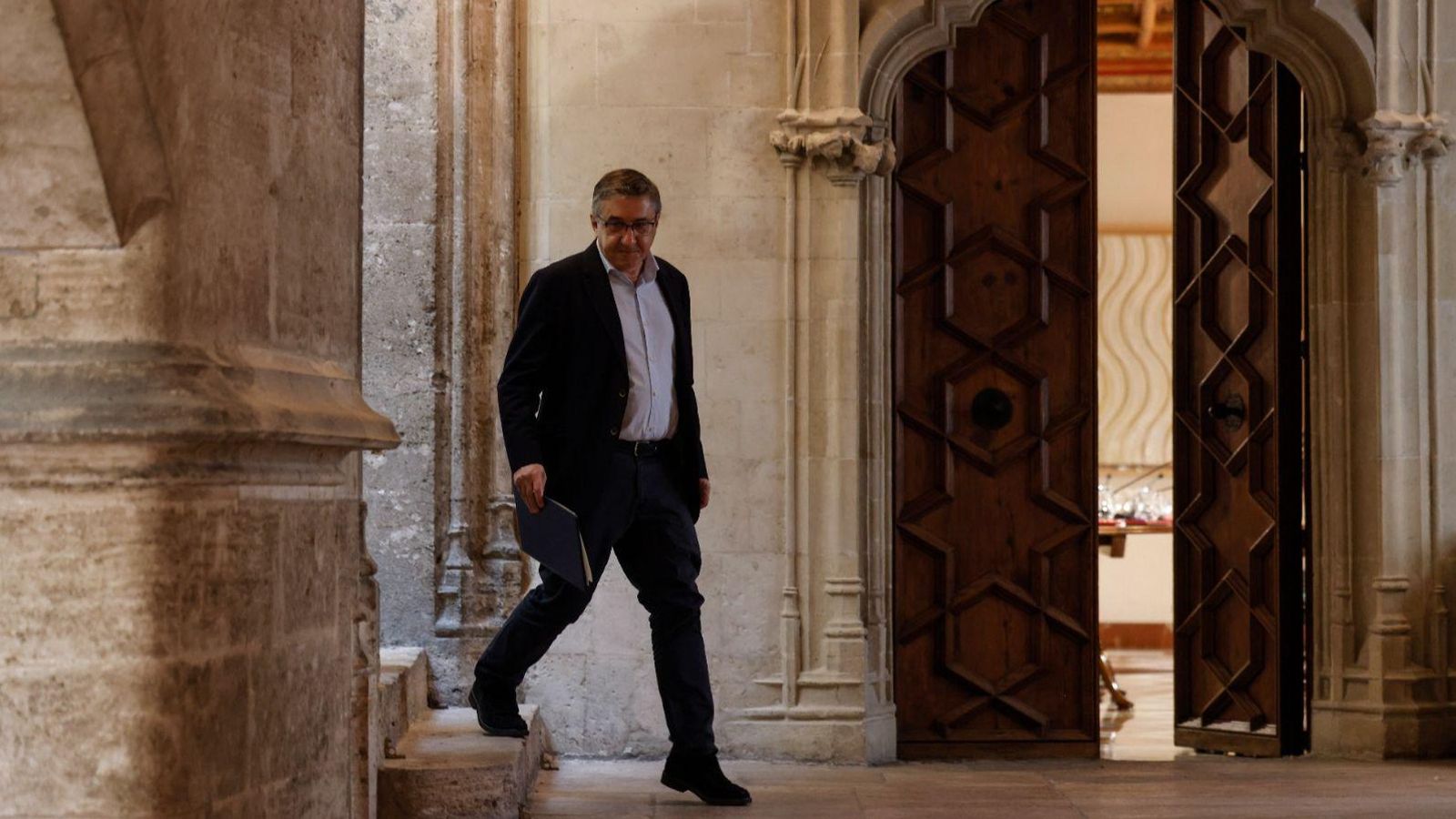El conseller José Antonio Rovira s'ha mostrat satisfet amb el nivell de participació en la consulta de la llengua El conseller José Antonio Rovira s'ha mostrat satisfet amb el nivell de participació en la consulta de la llengua