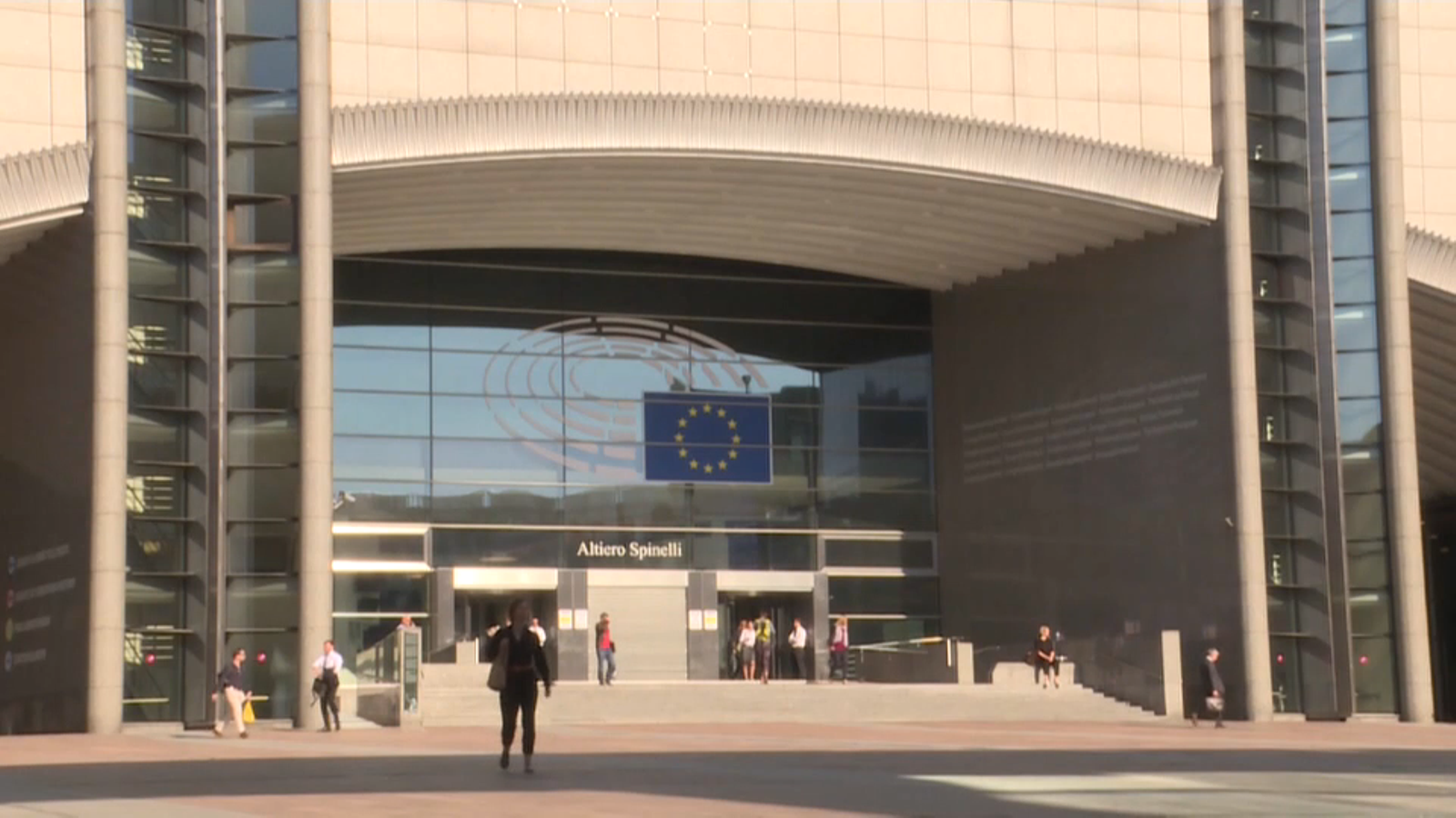 Enric Morera presentarà dimecres en la UE el decàleg de recomanacions sobre llengües minoritàries Enric Morera presentarà dimecres en la UE el decàleg de recomanacions sobre llengües minoritàries