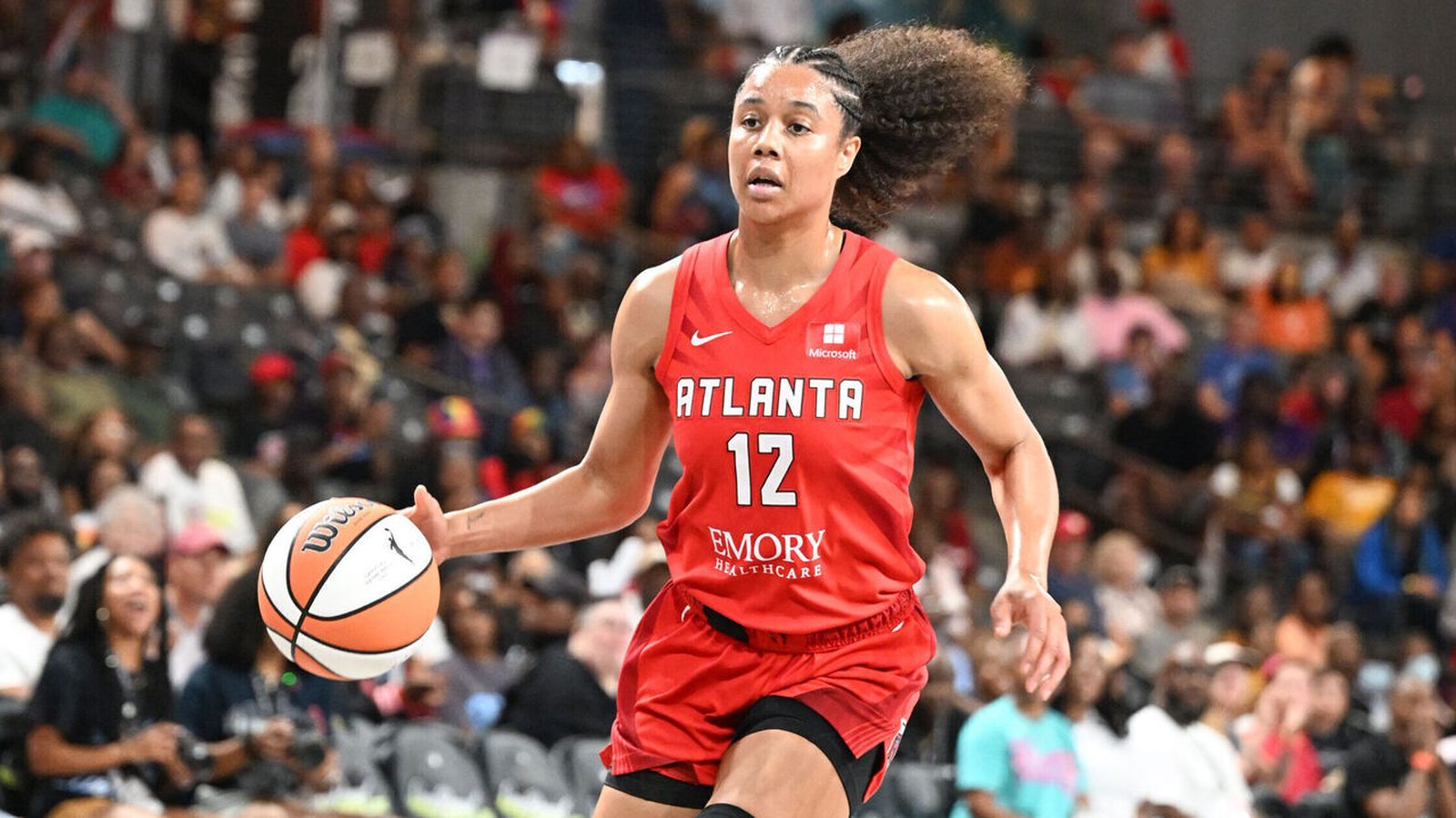 Nia Coffey, amb la camiseta d'Atlanta