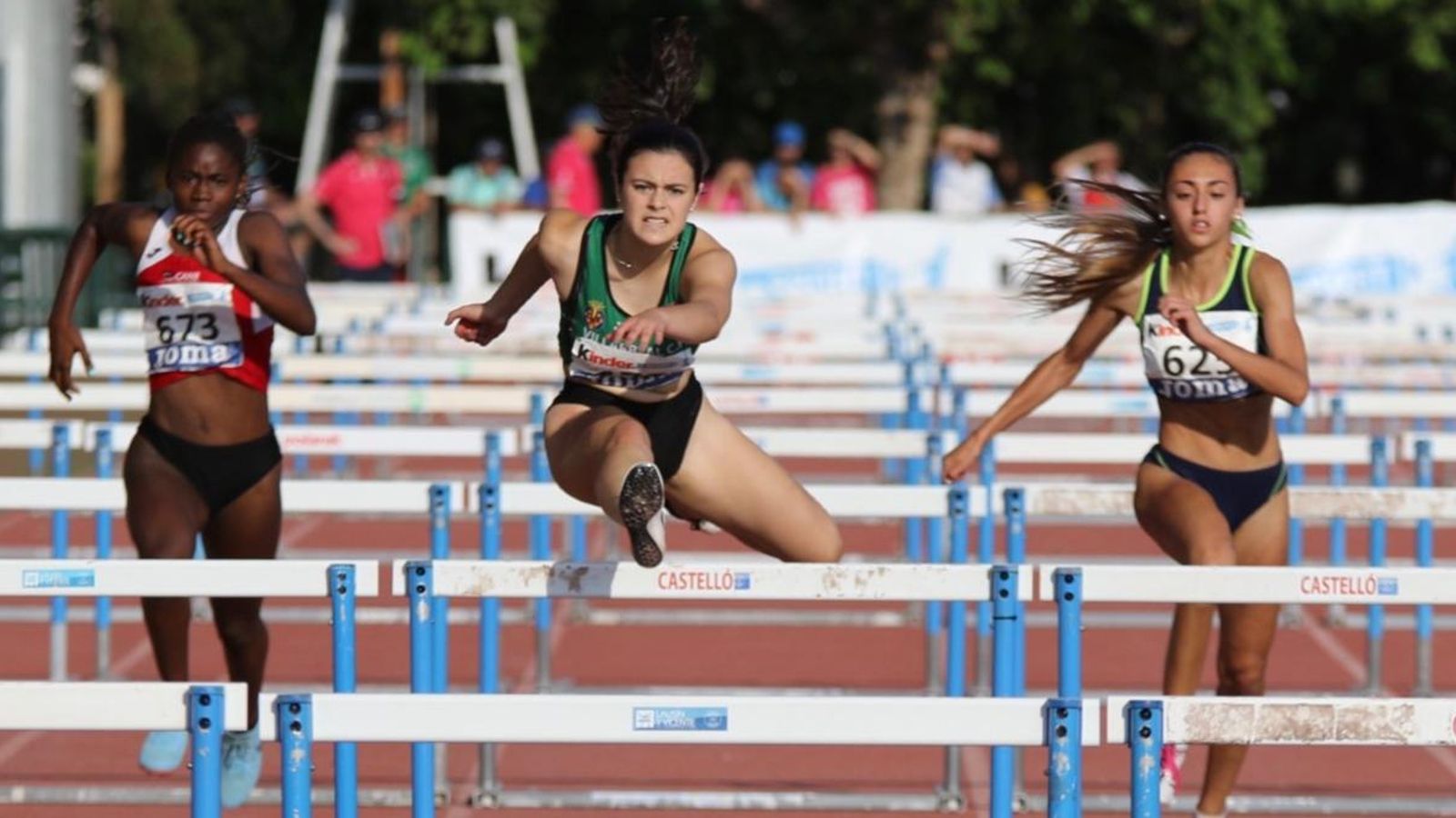 Carmen Ferrara, or en 100 m tanques.